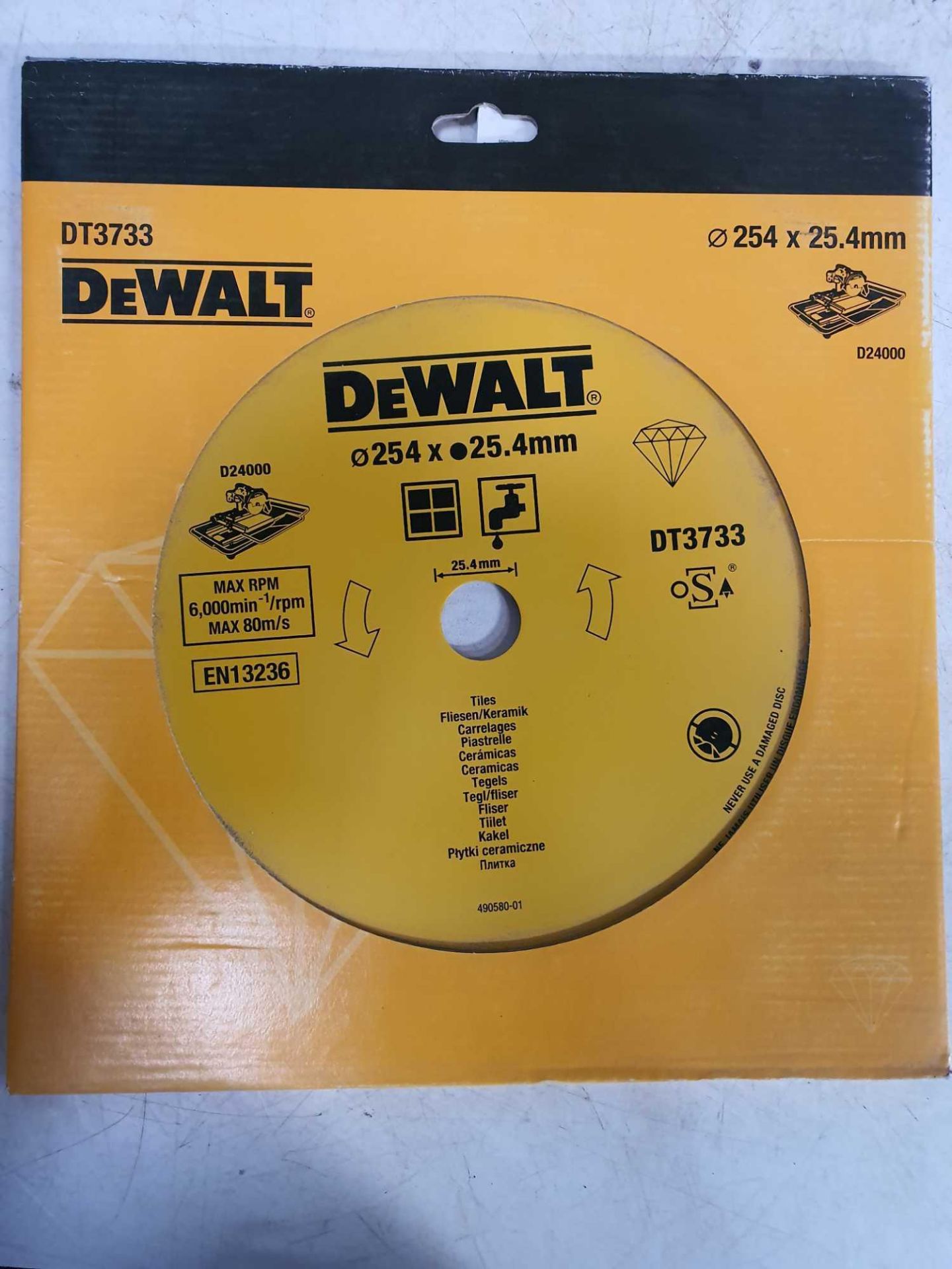 Dewault cutting disc for tiles