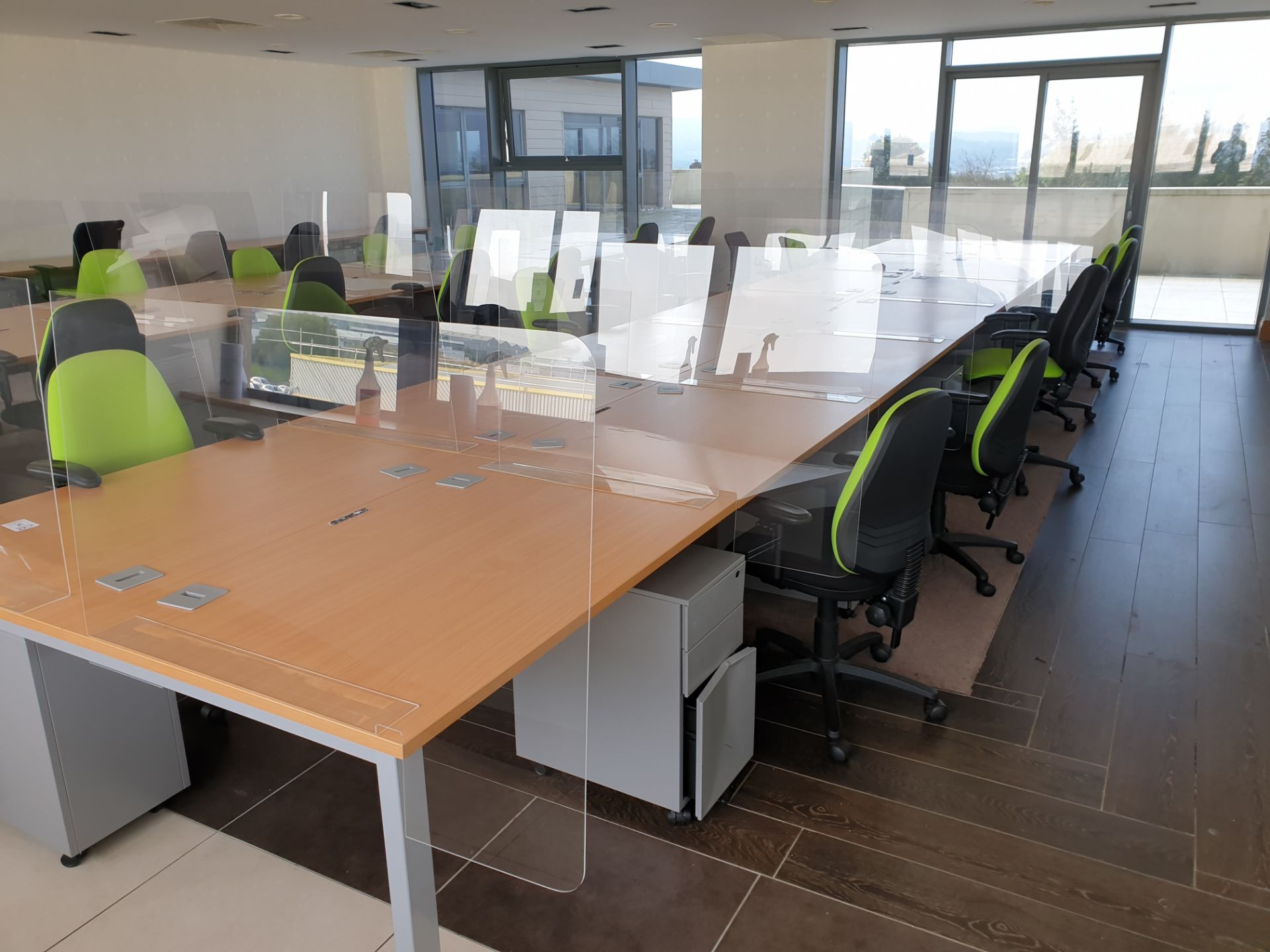 14 Person Workstation / Desks with covid screens - Image 2 of 4