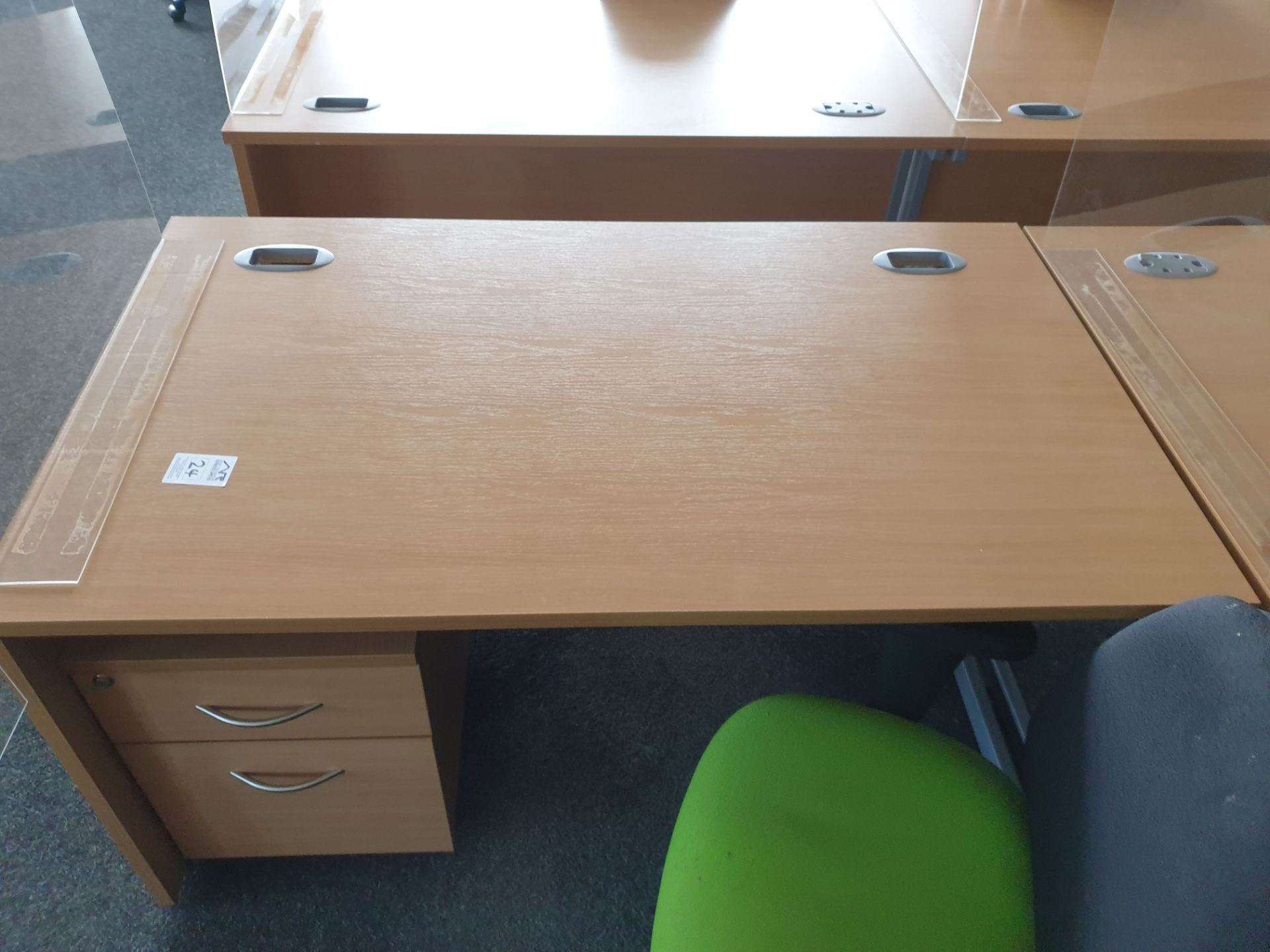 4 Person Workstation / Desks with covid screens - Image 4 of 4