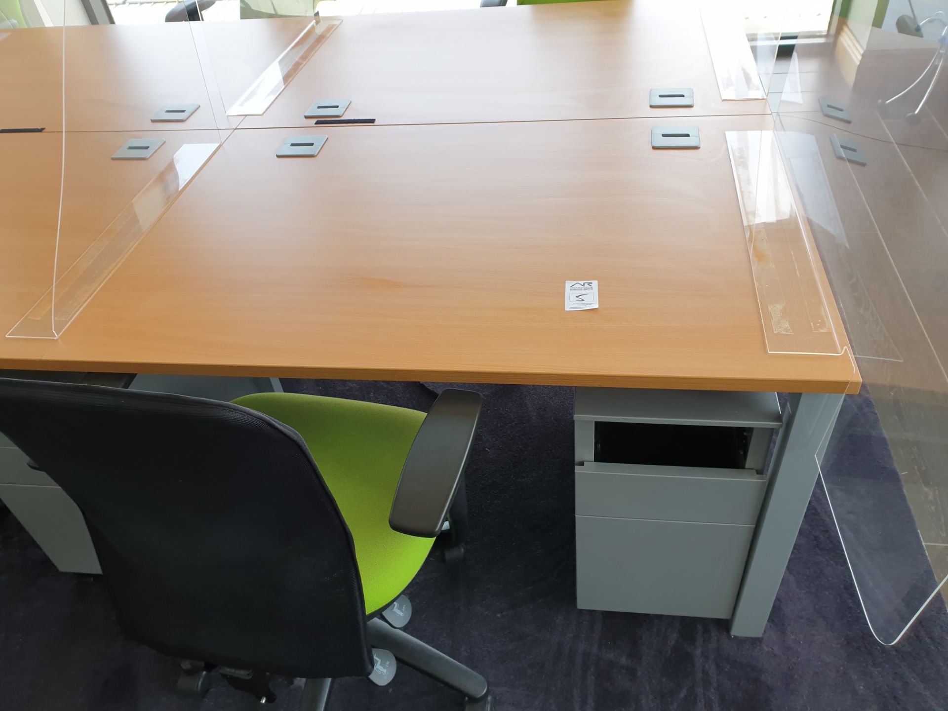 14 Person Workstation / Desks with covid screens - Image 2 of 4