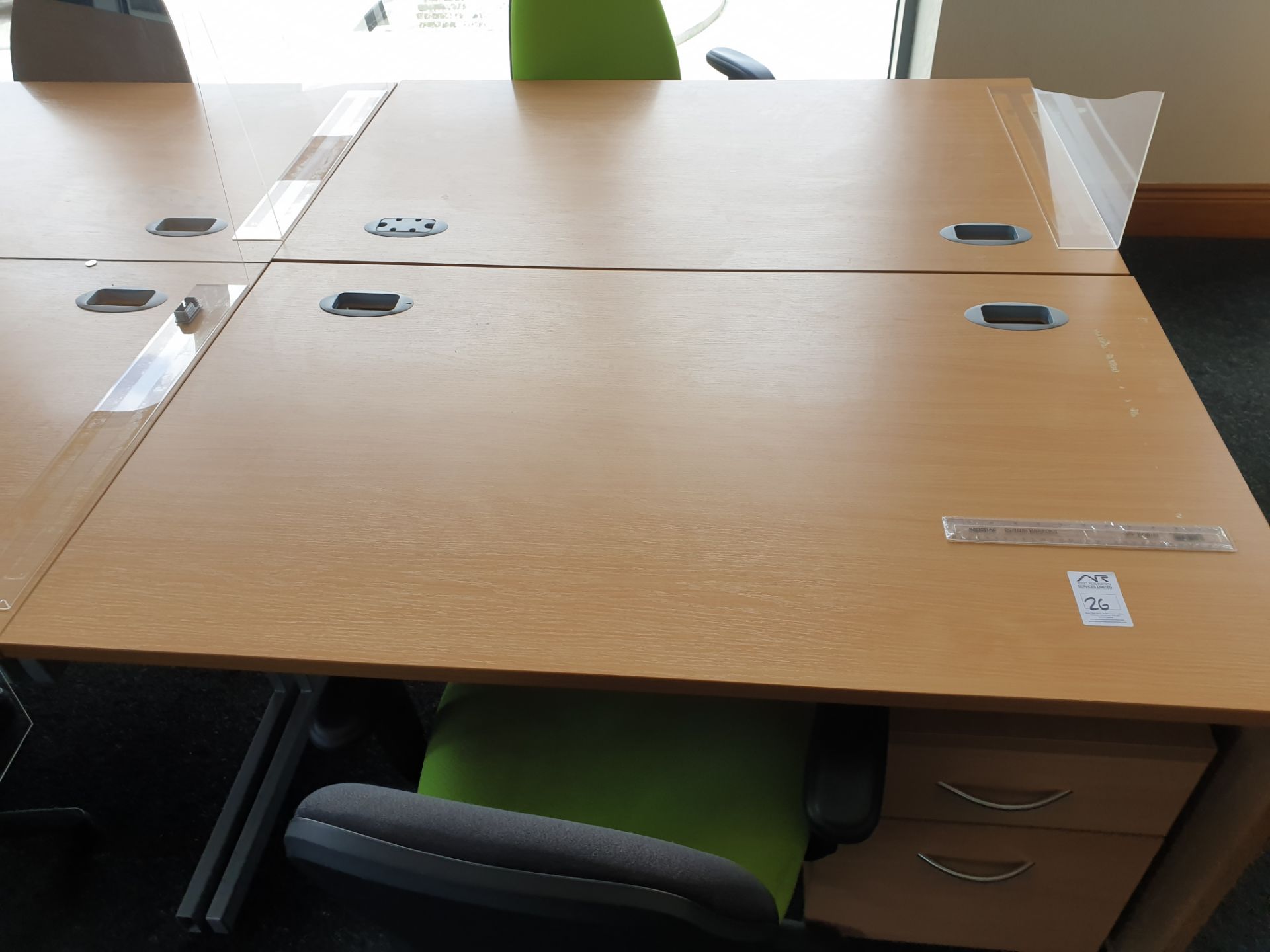 6 Person Workstation / Desks with covid screens - Image 2 of 4