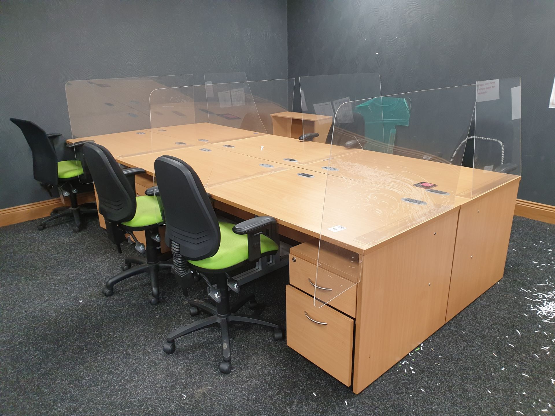 6 Person Workstation / Desks with covid screens