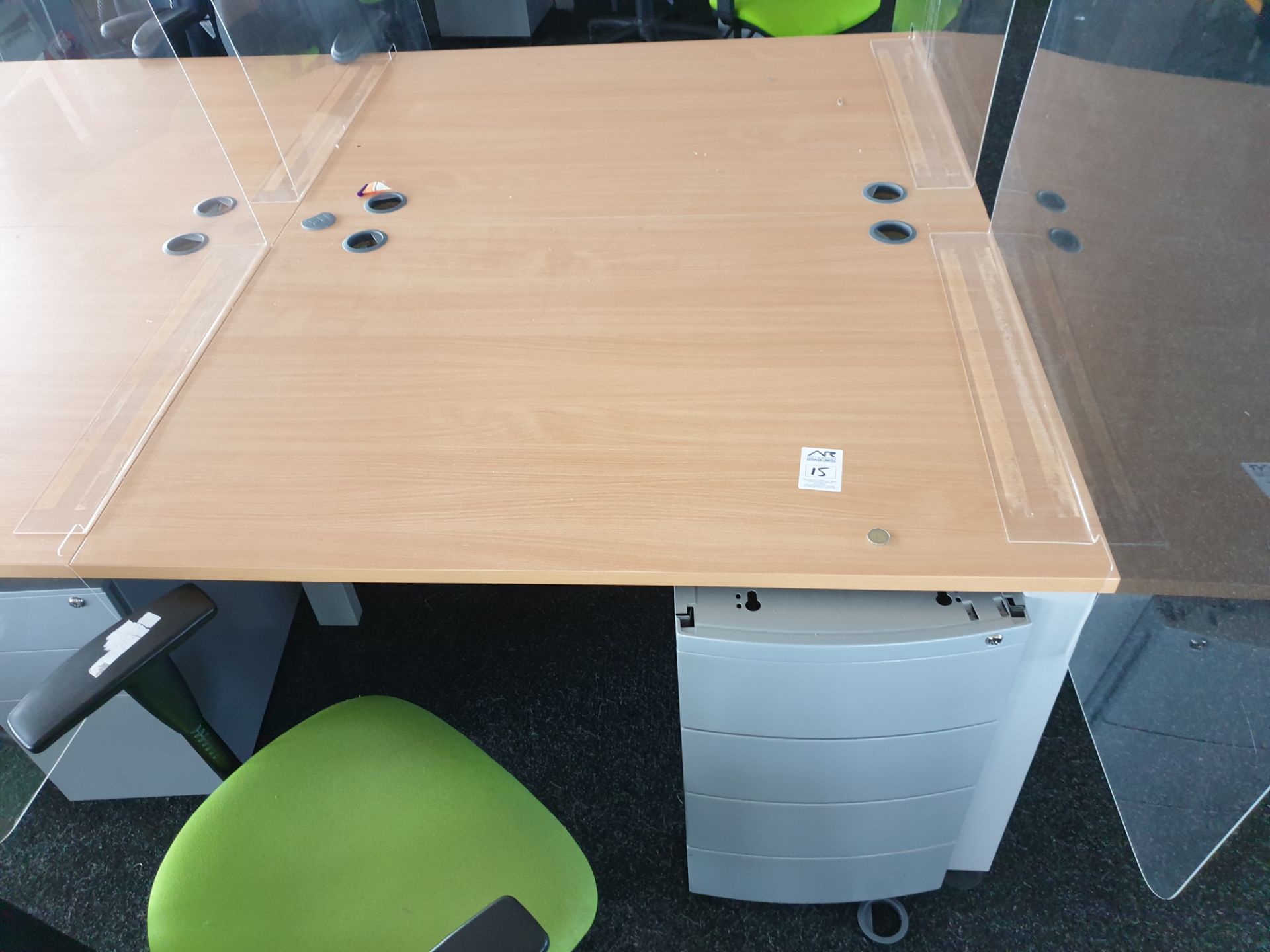 12 Person Workstation / Desks with covid screens - Image 4 of 4