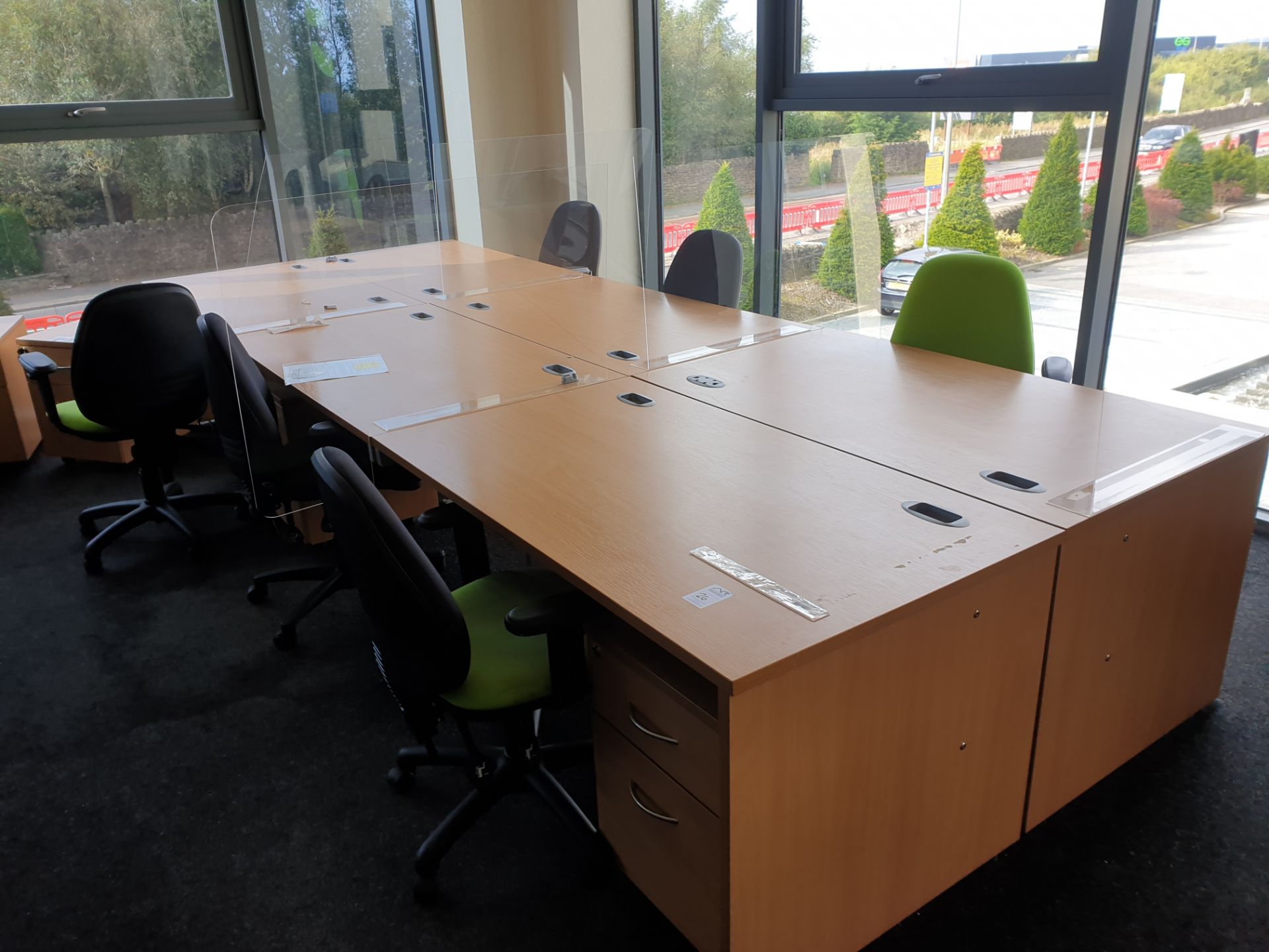 6 Person Workstation / Desks with covid screens