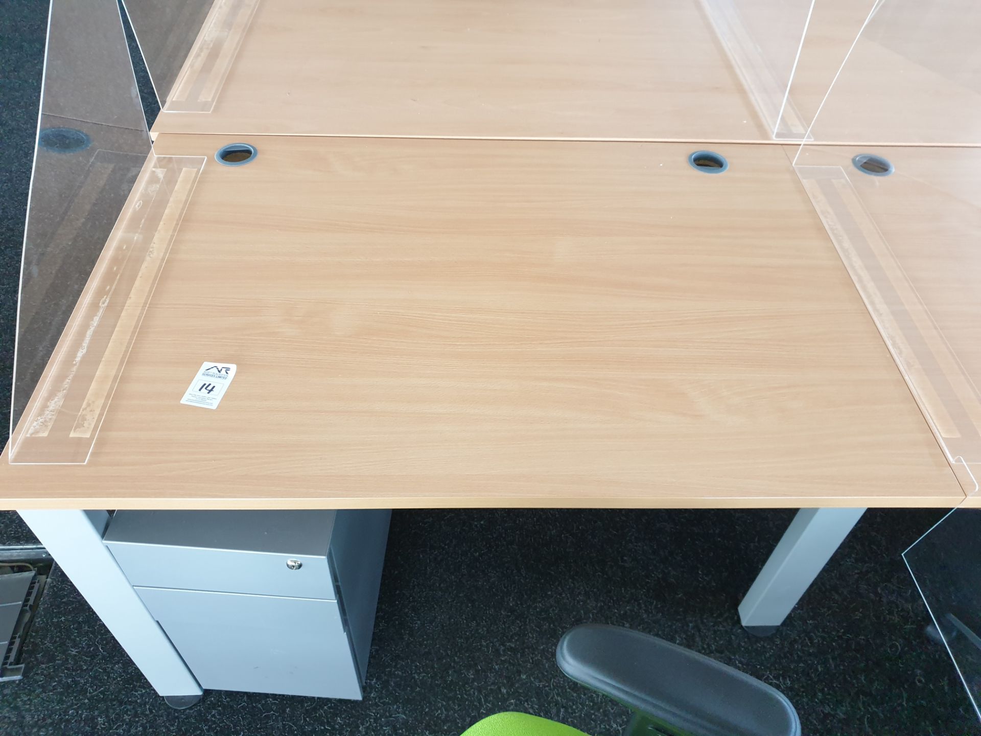 10 Person Workstation / Desks with covid screens - Image 4 of 4