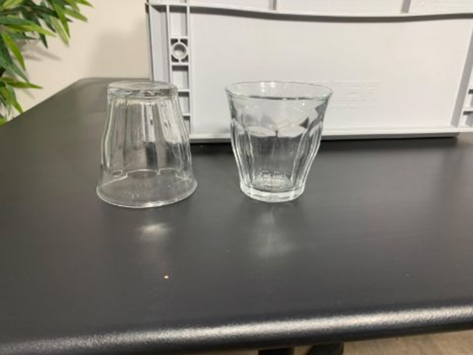 Glass Tumblers. Full box is incuded - Image 2 of 3