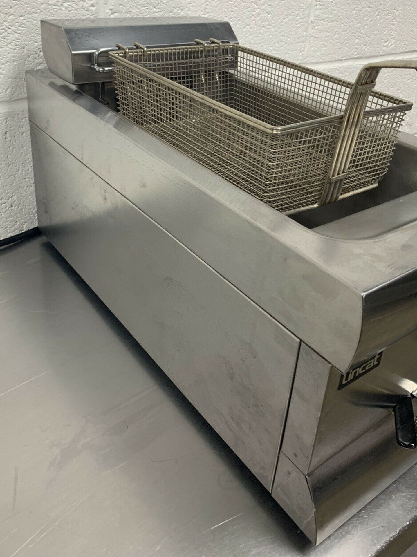 Refurbished Lincat DF36 Single Basket Fryer 6KW - Image 3 of 7