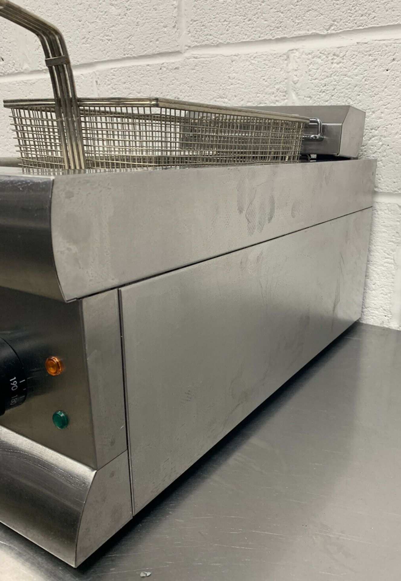 Refurbished Lincat DF36 Single Basket Fryer 6KW - Image 4 of 7