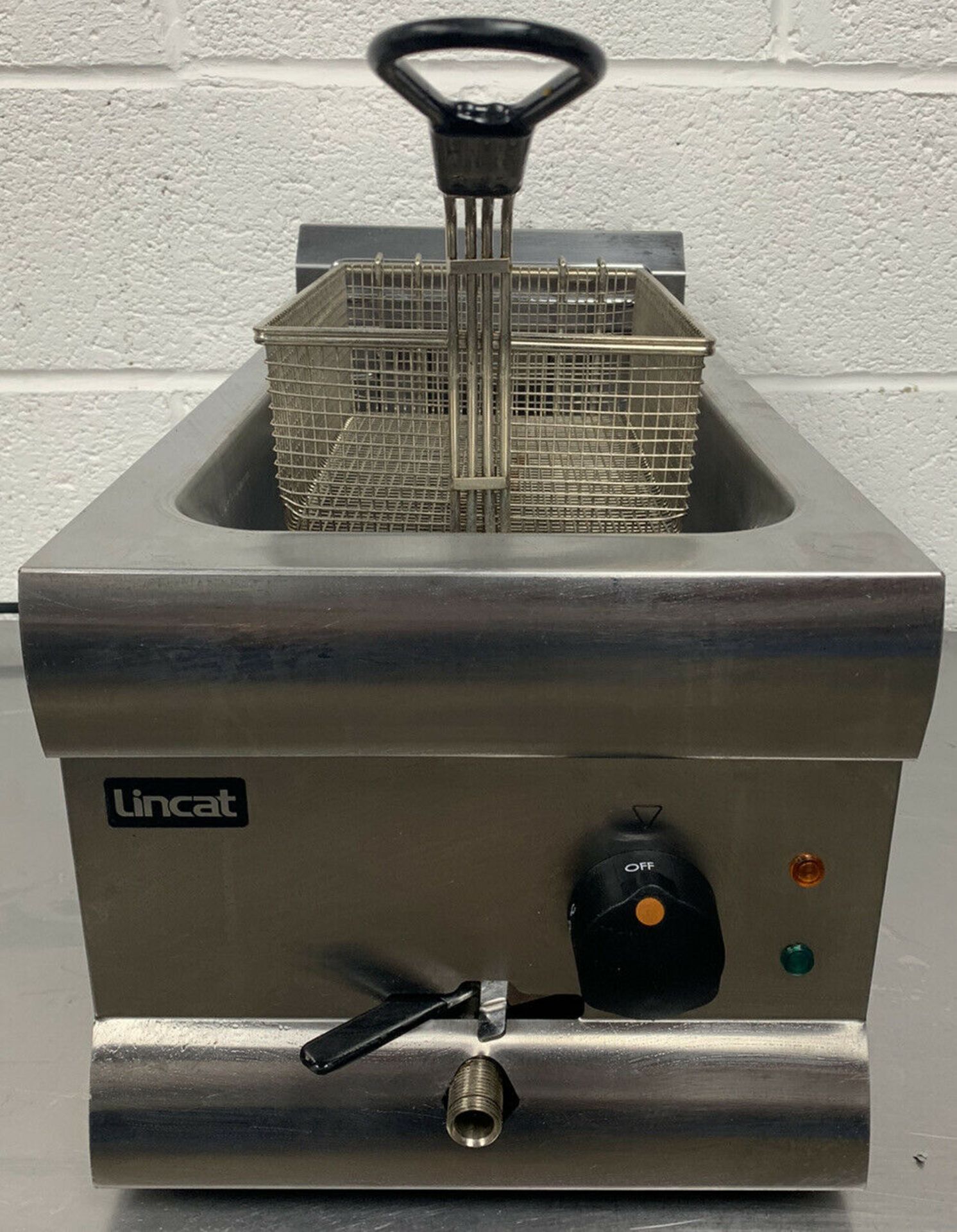 Refurbished Lincat DF36 Single Basket Fryer 6KW - Image 2 of 7