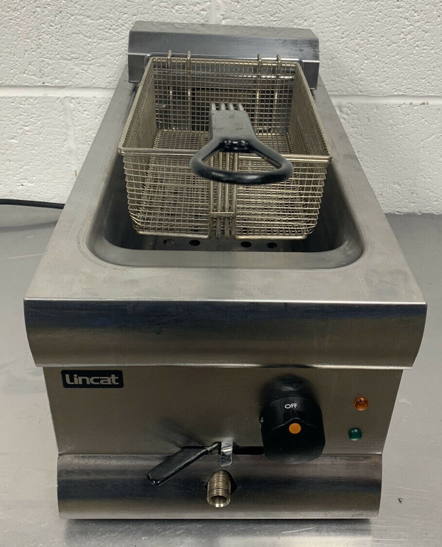 Refurbished Lincat DF36 Single Basket Fryer 6KW