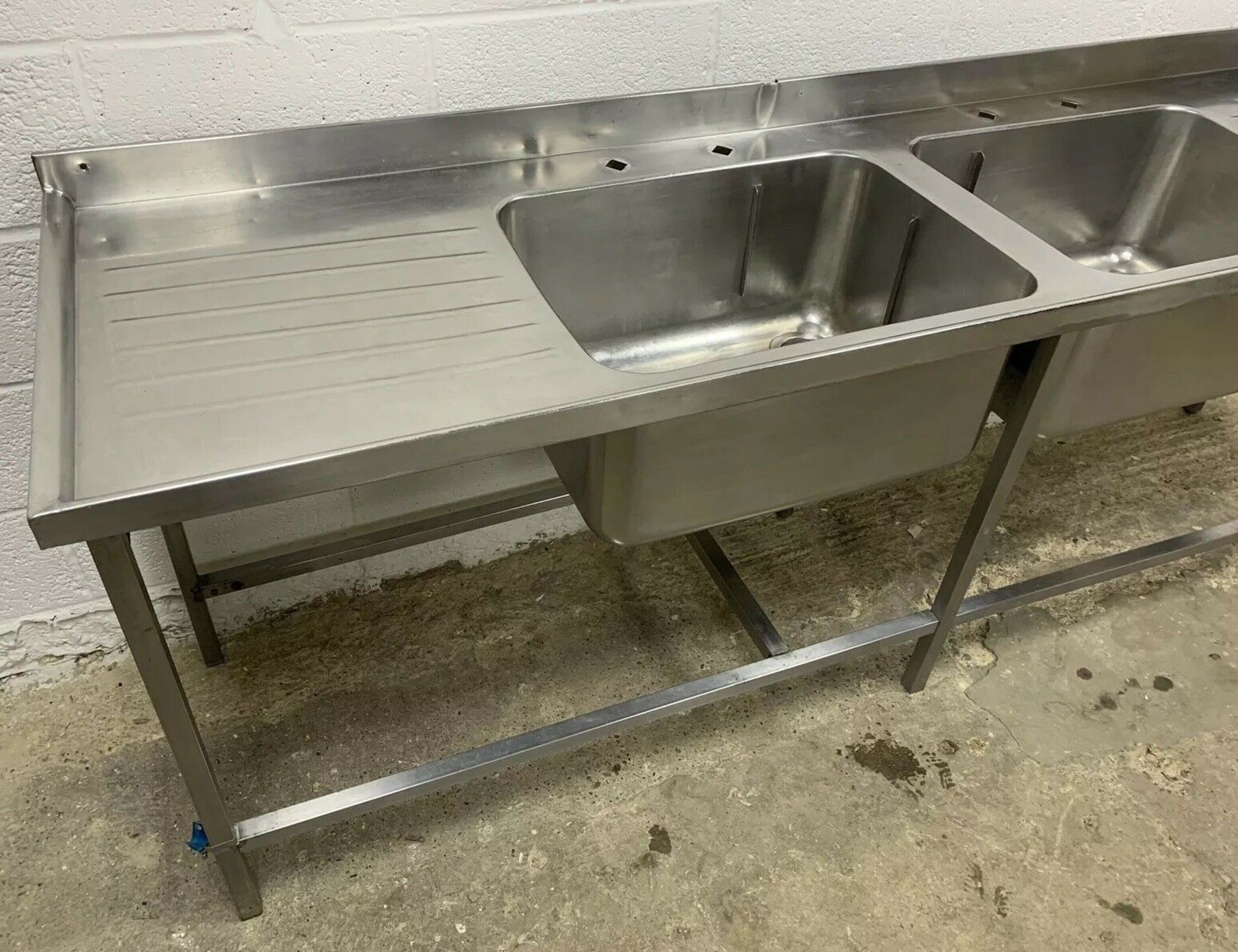 STAINLESS STEEL DOUBLE BOWL SINK WITH DOUBLE DRAINER