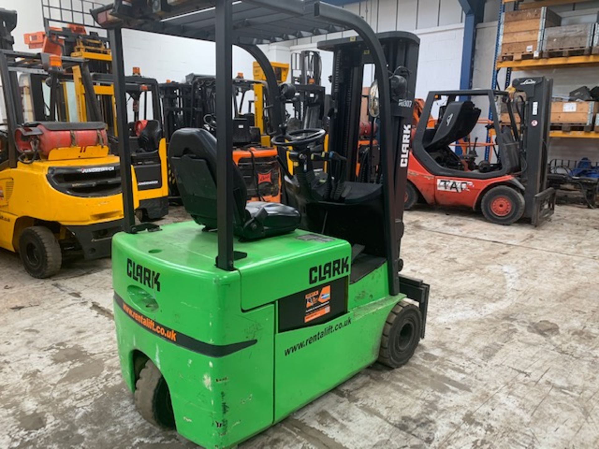 Clark Electric 3 Wheeled Forklift TMX15 2006 - Image 2 of 3