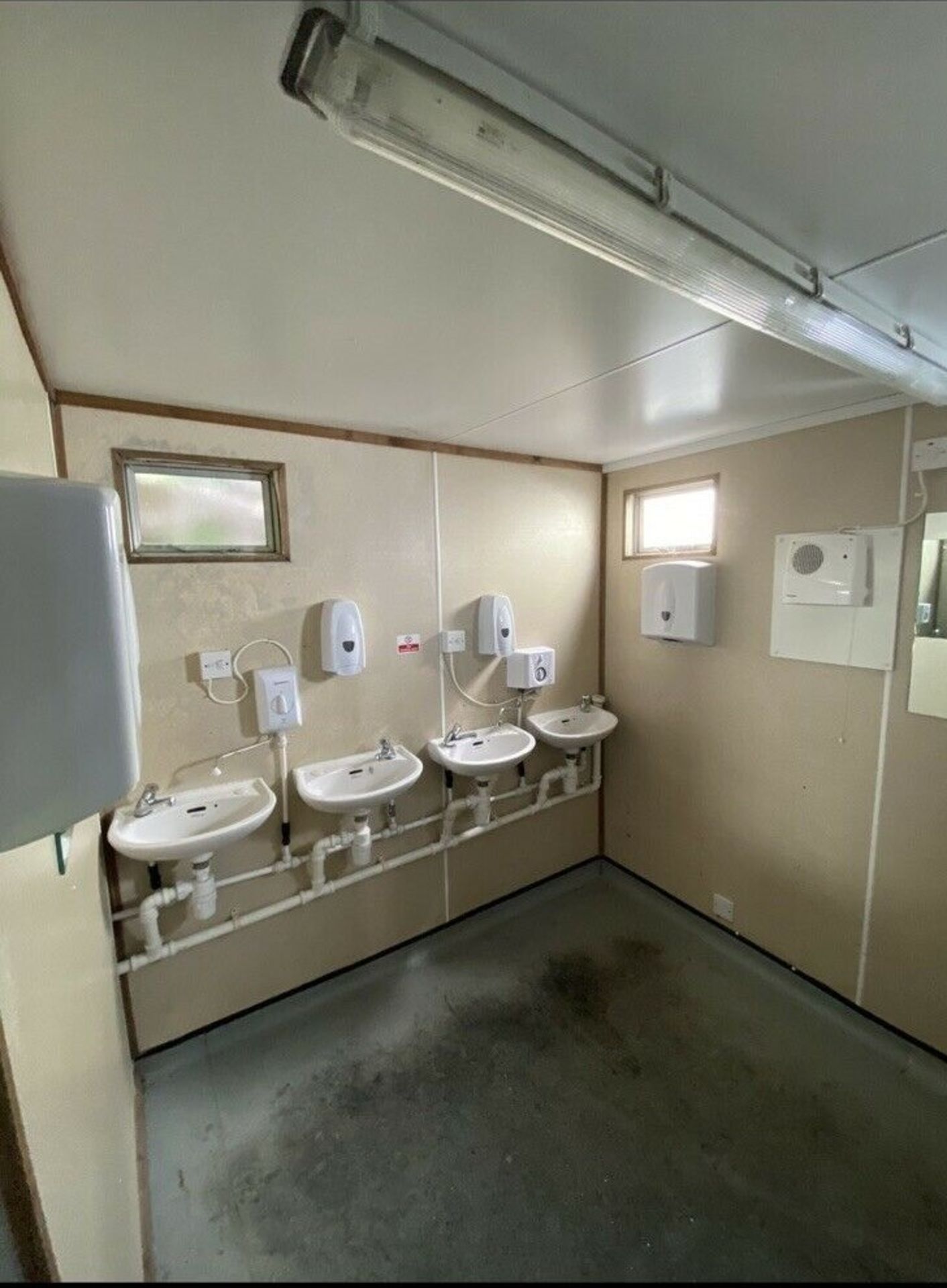 3 + 3 24ft Portable Toilet Block - Image 9 of 12