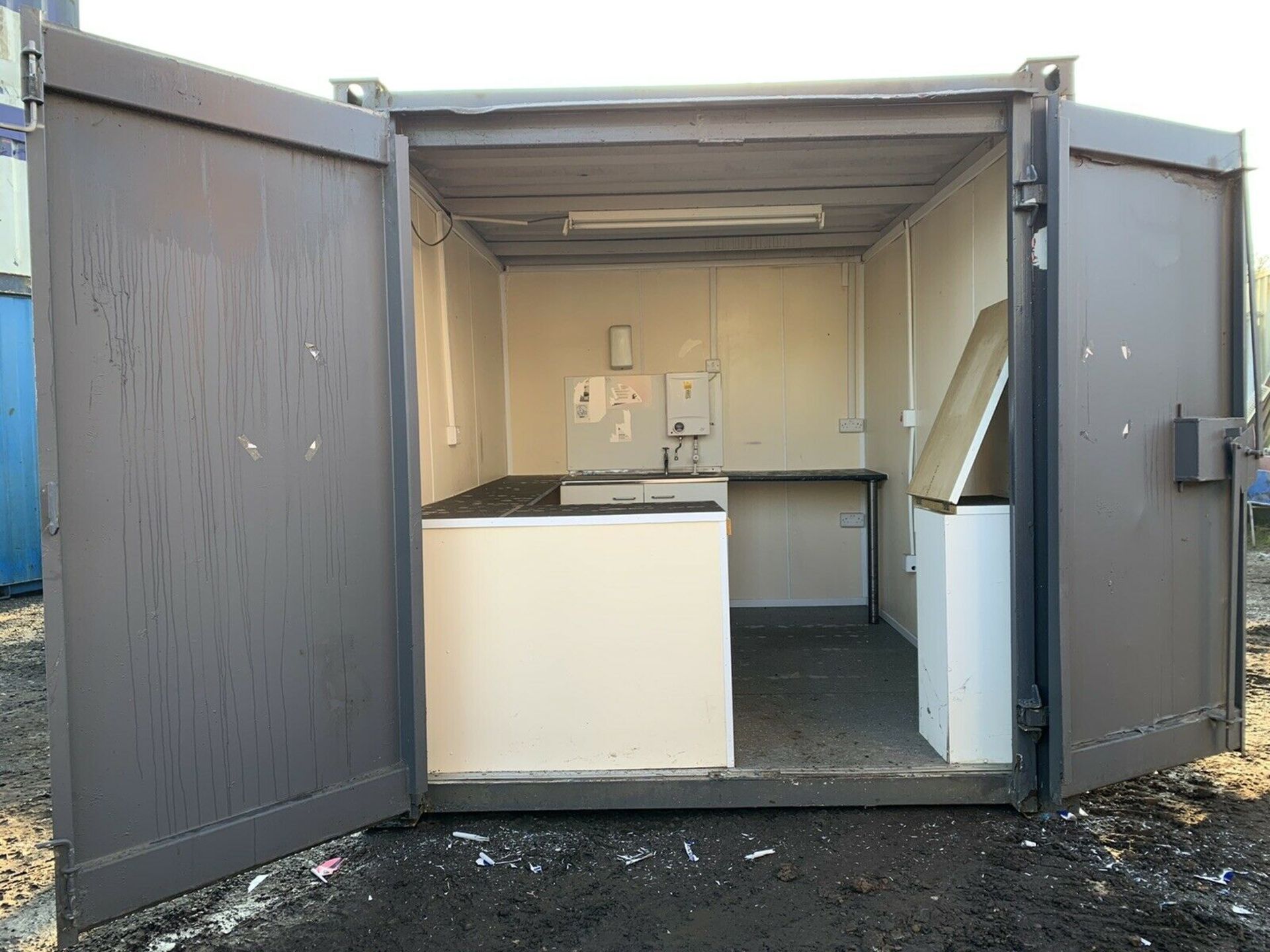 Anti Vandal Steel Portable Office 20ft x 8ft . - Image 3 of 9