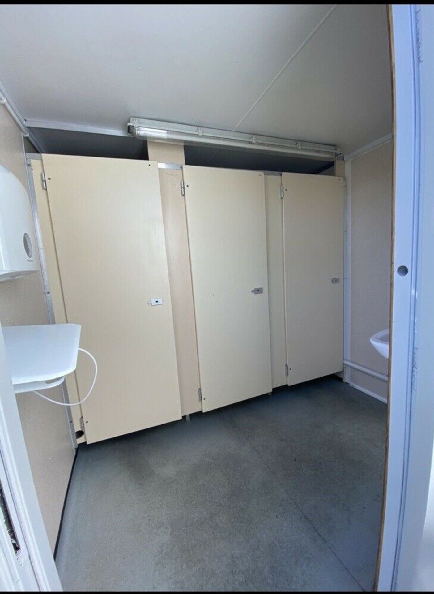 3 + 3 24ft Portable Toilet Block - Image 10 of 12