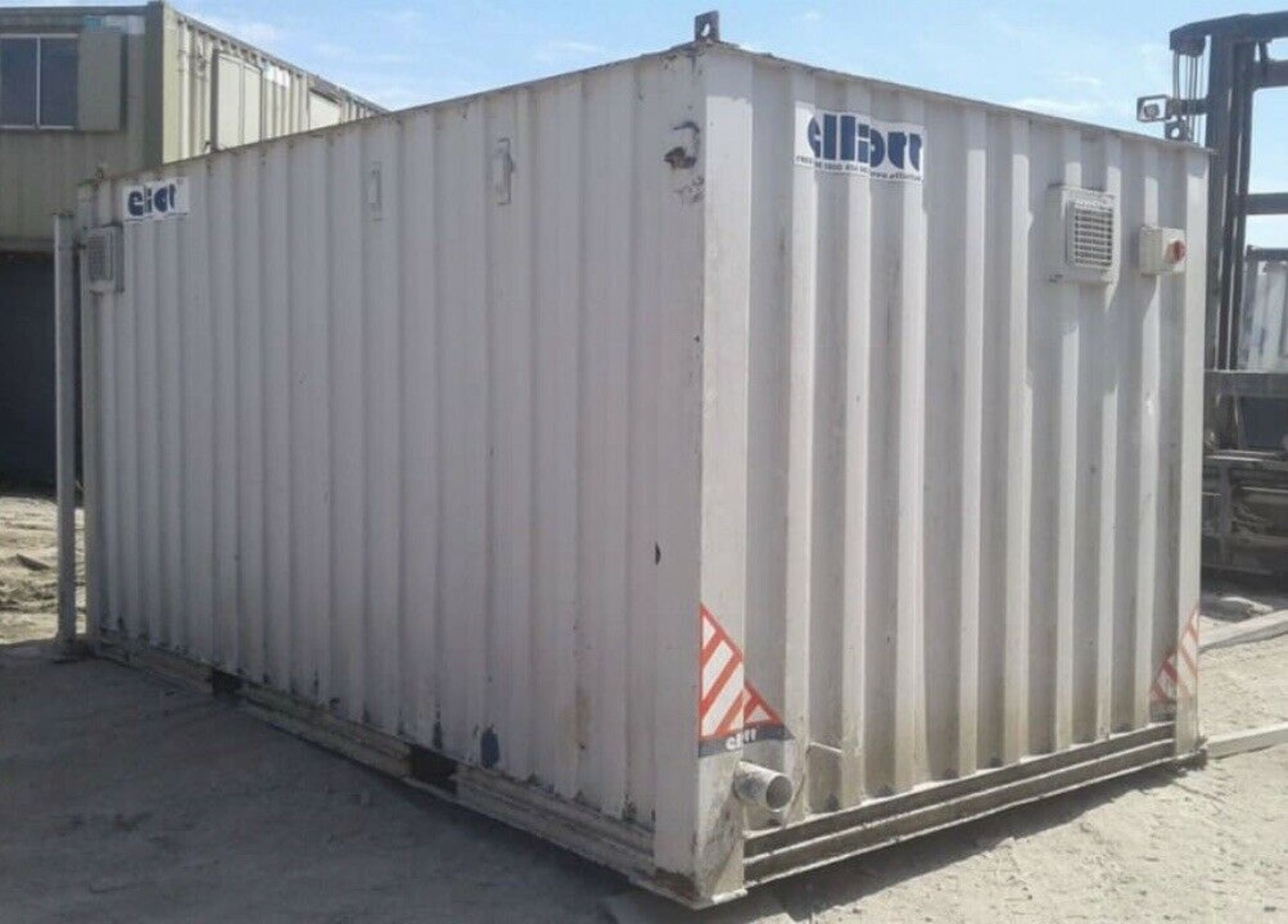 16ft x 9ft 3 + 1 Portable Toilet Office - Image 2 of 2