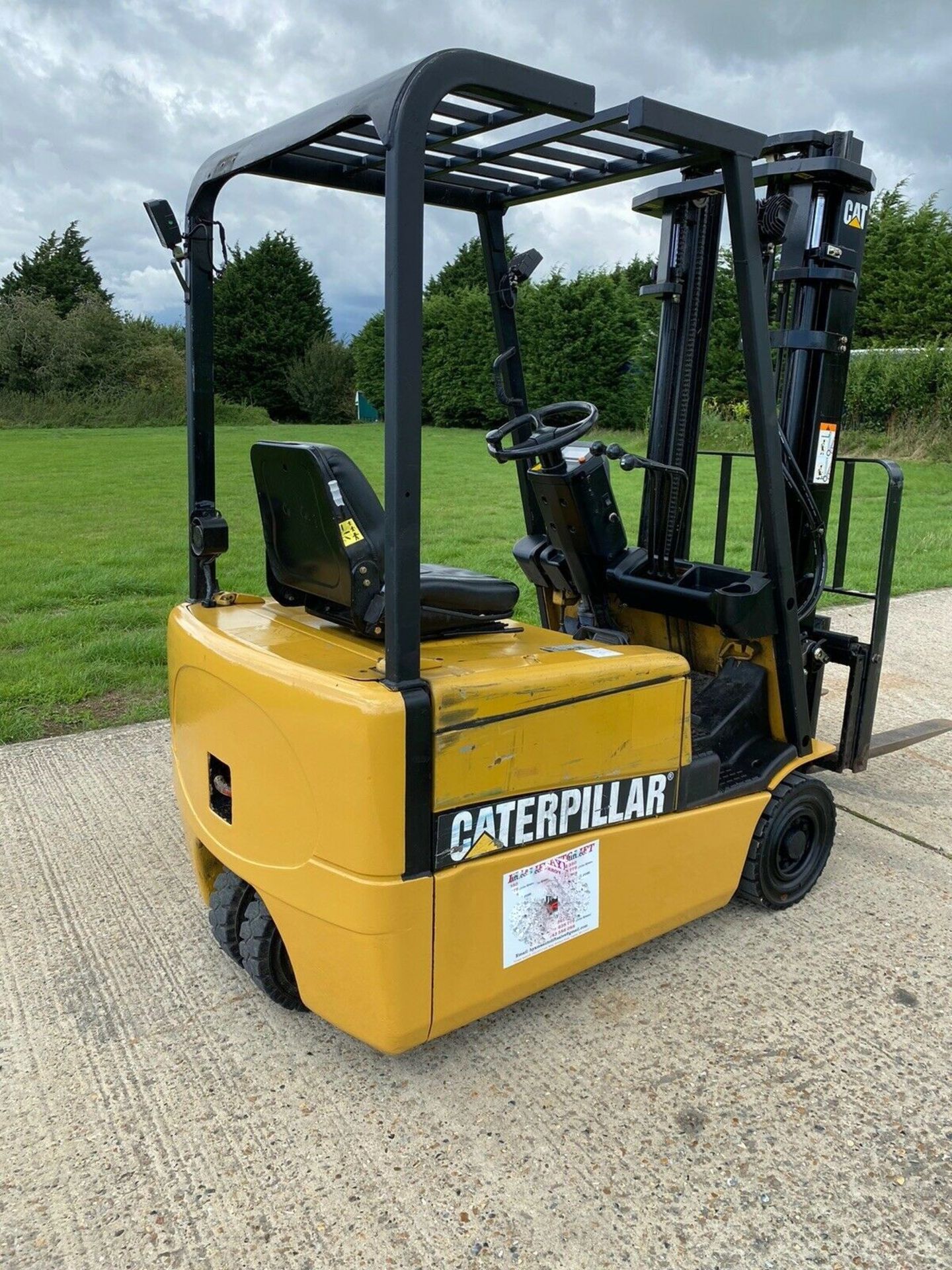 Cat Electric Forklift - Image 3 of 5
