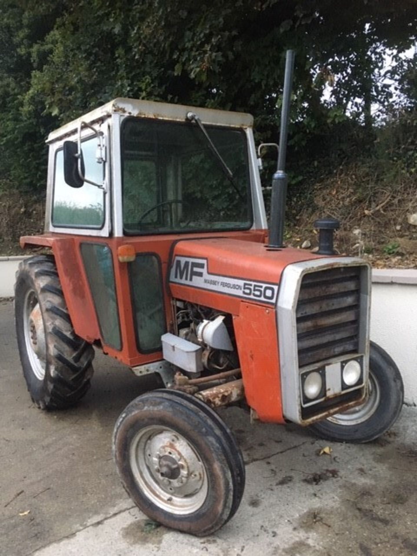 Massey Ferguson 550 Tractor - Image 2 of 6