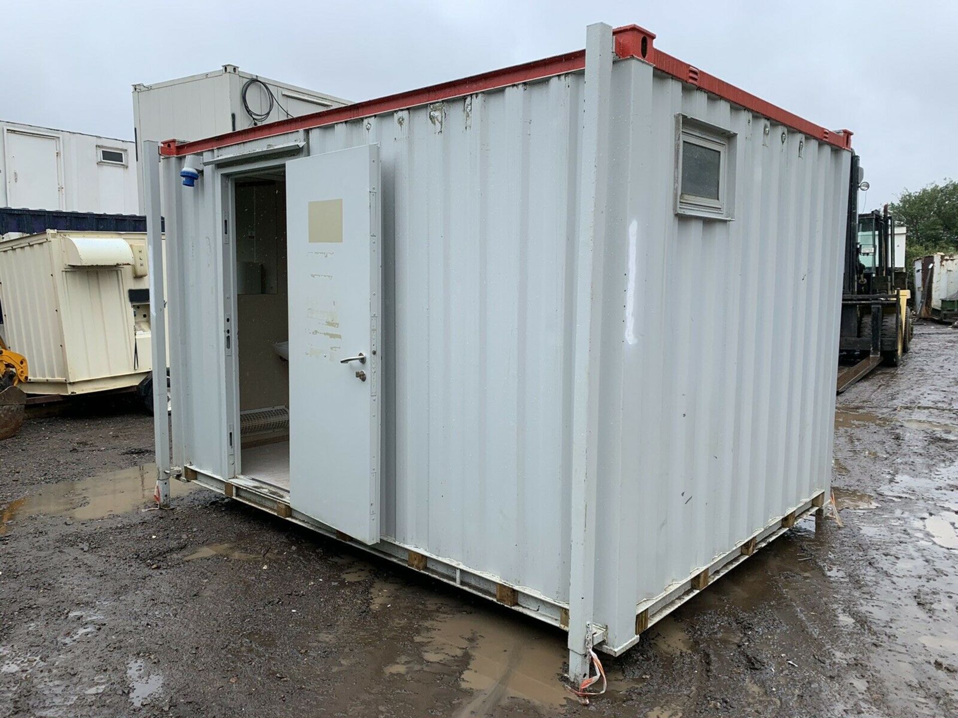 Portable Shower / Drying Room With Toilets
