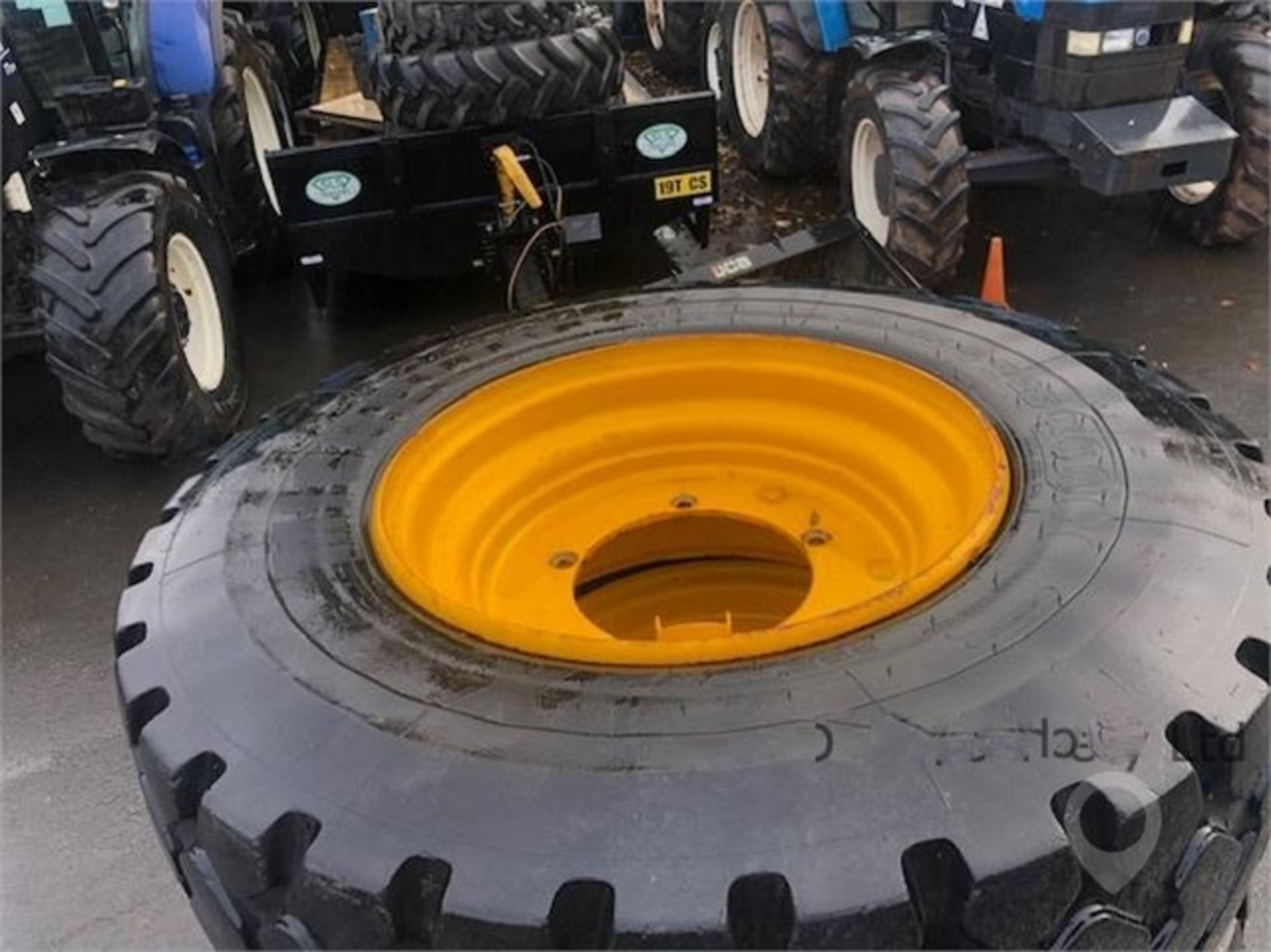 JCB Tyres and Rims - Image 2 of 4