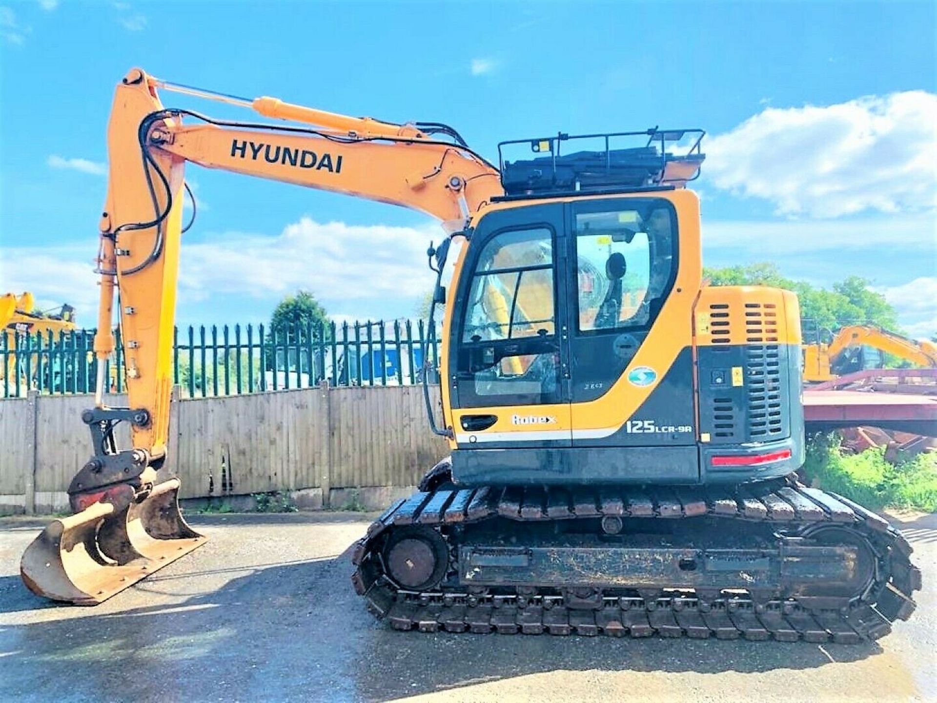 Hyundai R125 LCR9-A Excavator / Digger 2017 - Image 2 of 12