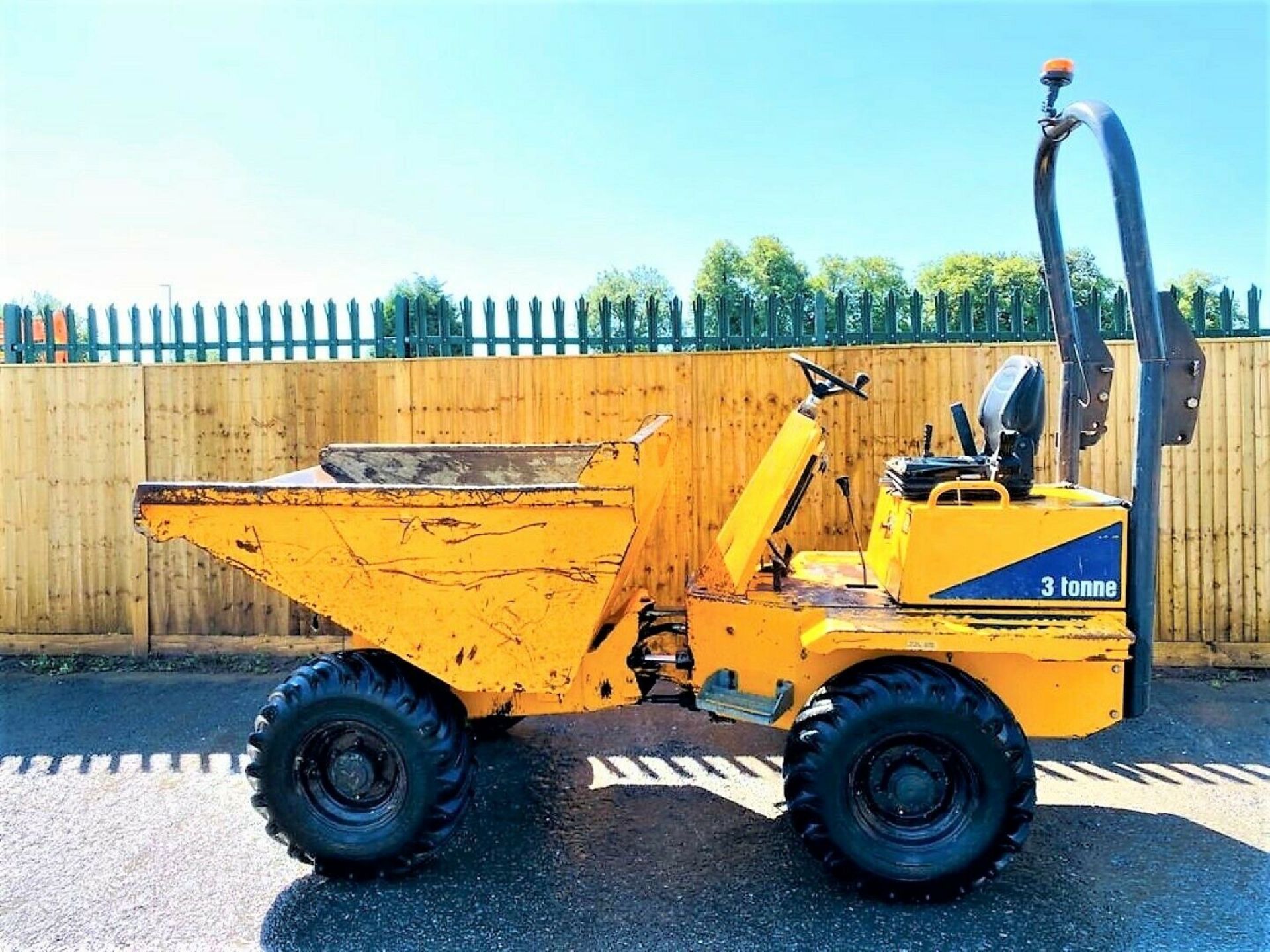 Thwaites MACH 570 3 Tonne Straight Tip Dumper 2010 - Image 12 of 12