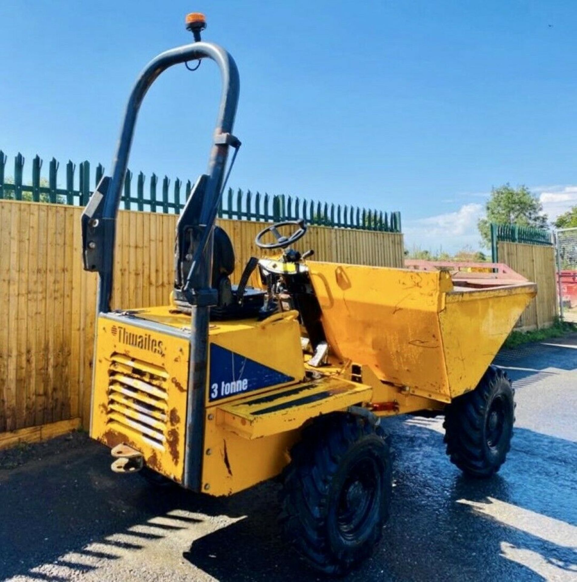 Thwaites MACH 570 3 Tonne Straight Tip Dumper 2010 - Image 4 of 12