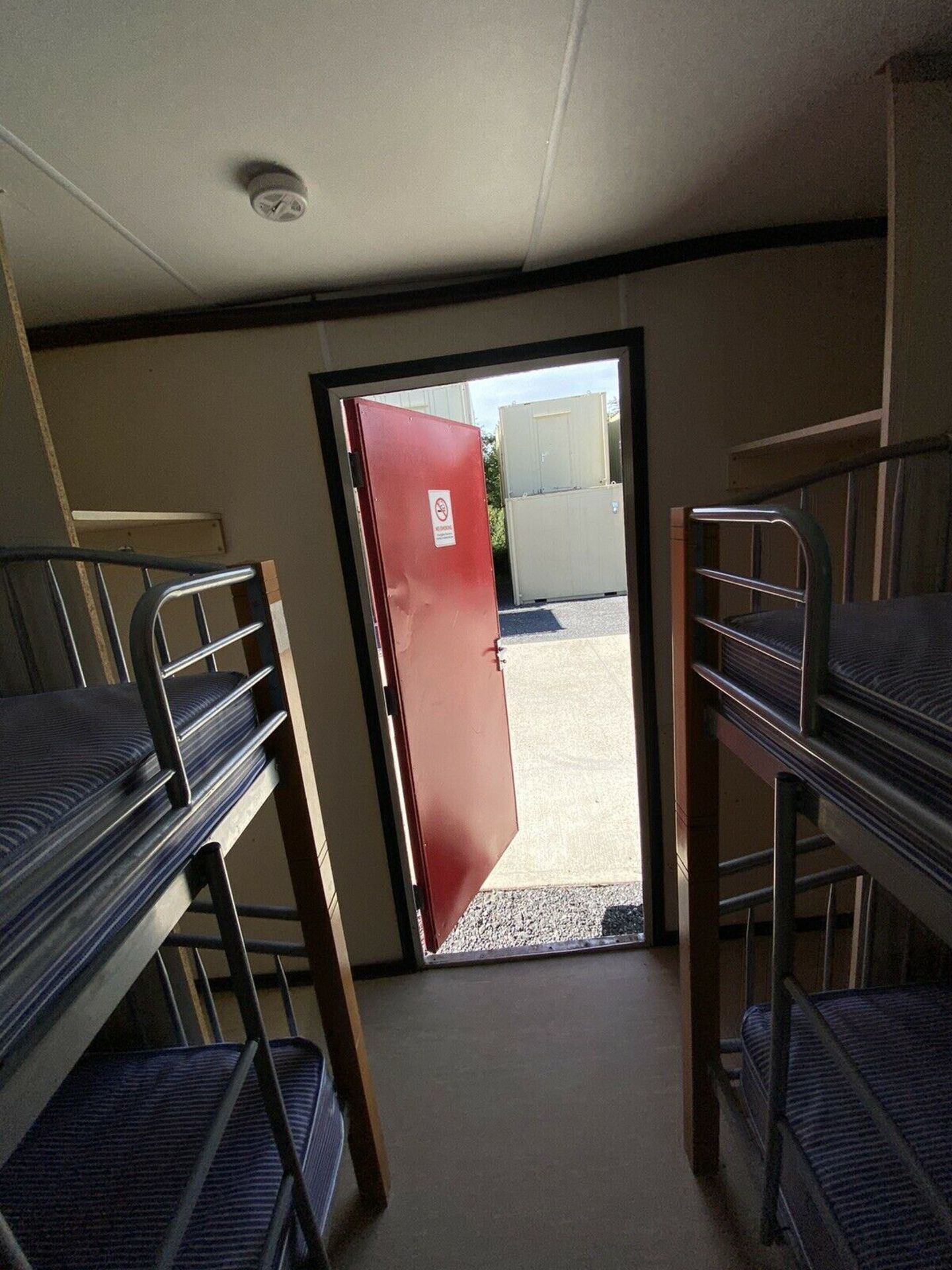 24ft 10 Man Sleeper Cabin - Image 11 of 12