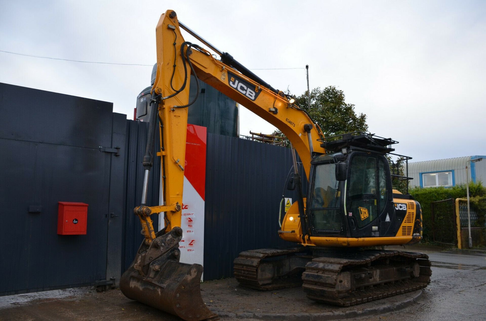 JCB JS130 LC Excavator 2014 - Image 2 of 12