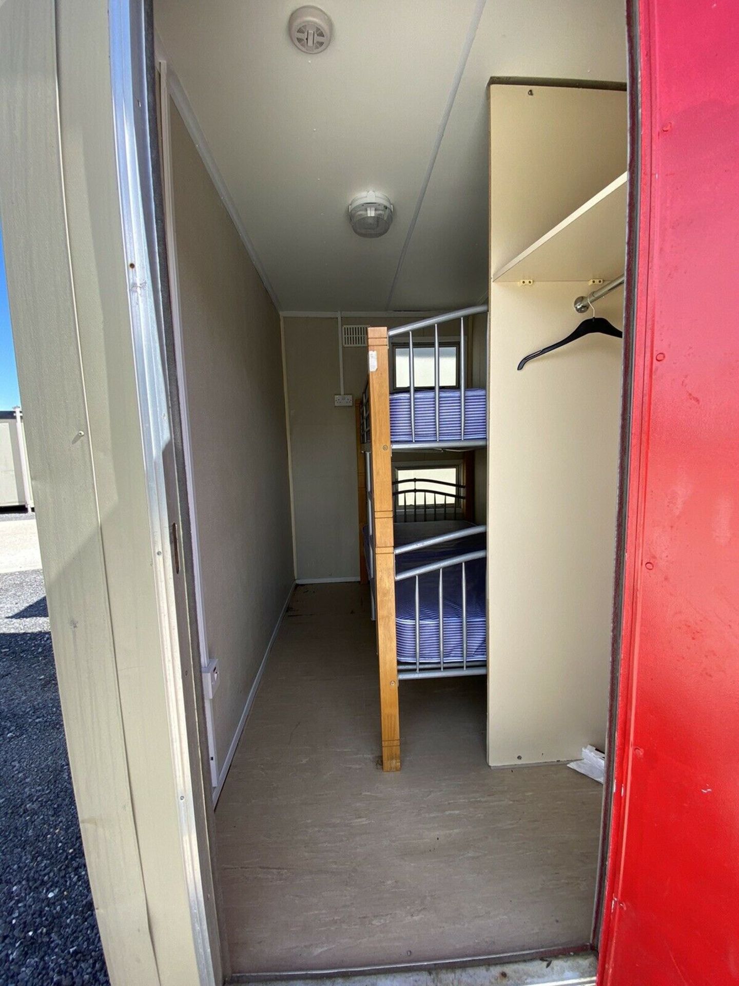 24ft 10 Man Sleeper Cabin - Image 10 of 12