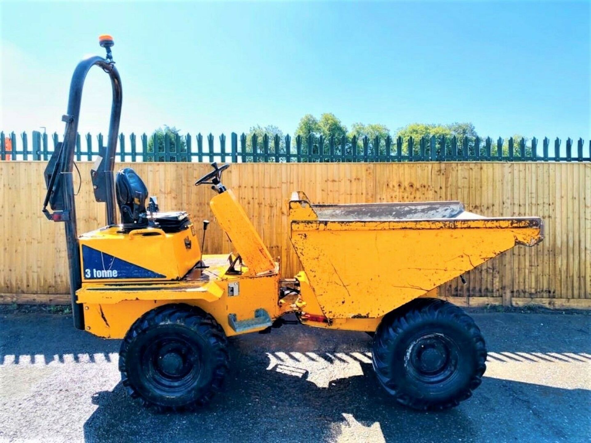 Thwaites MACH 570 3 Tonne Straight Tip Dumper 2010