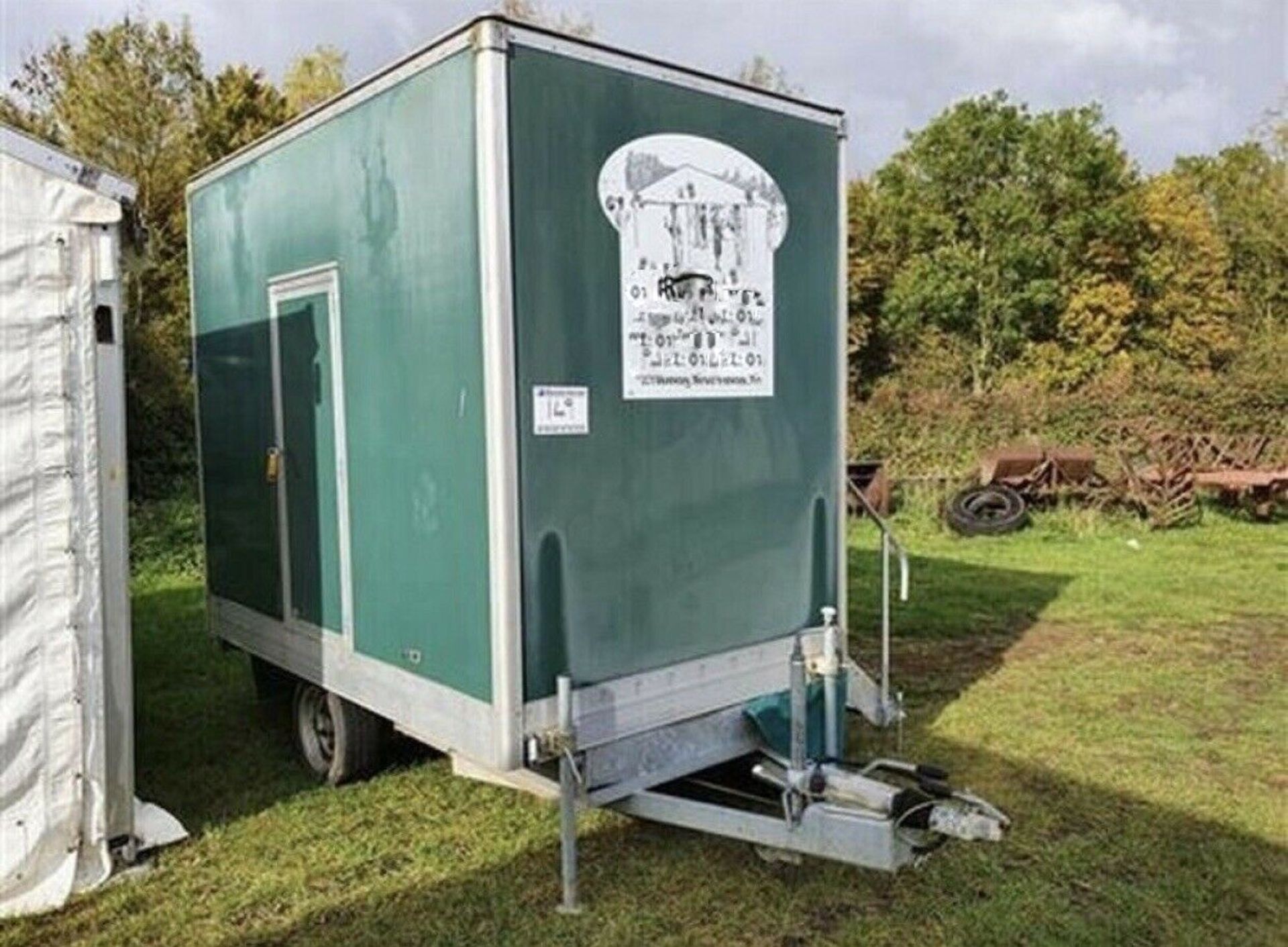 Male & Female Towable Portable Toilet Block - Image 4 of 12