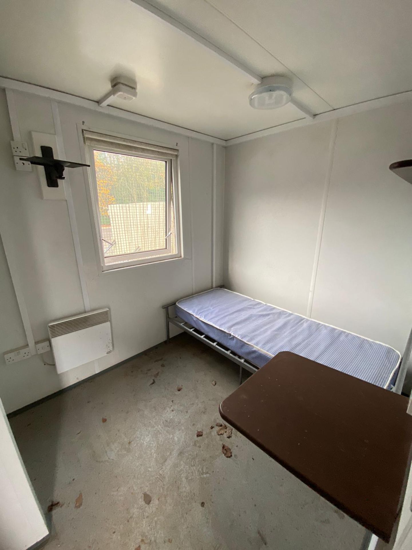 Double Office/ Sleeper Cabin 20ft x 10ft - Image 4 of 10