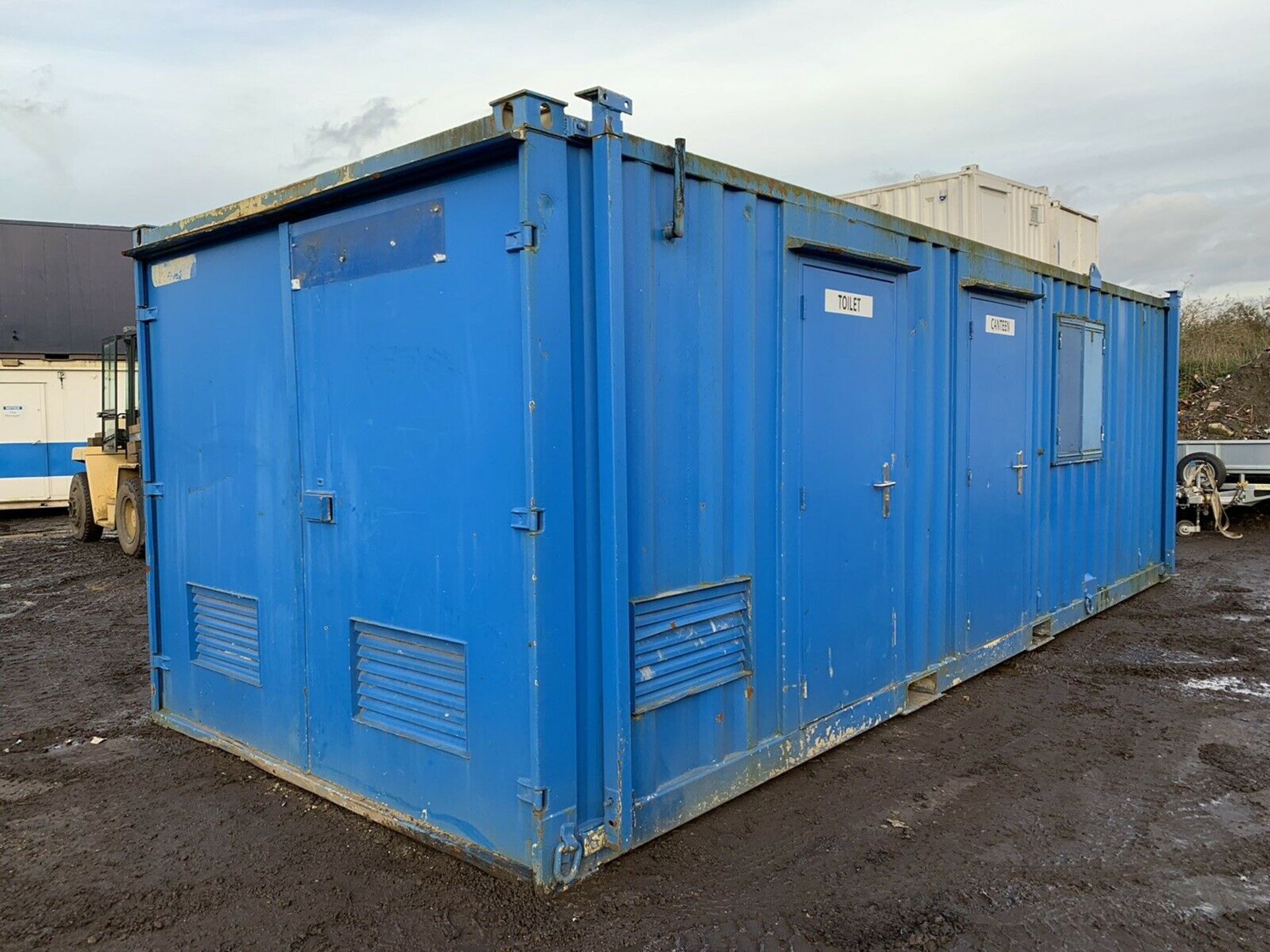 Anti Vandal Steel Portable Welfare Unit Complete With Generator 26ft x 10ft - Image 2 of 10