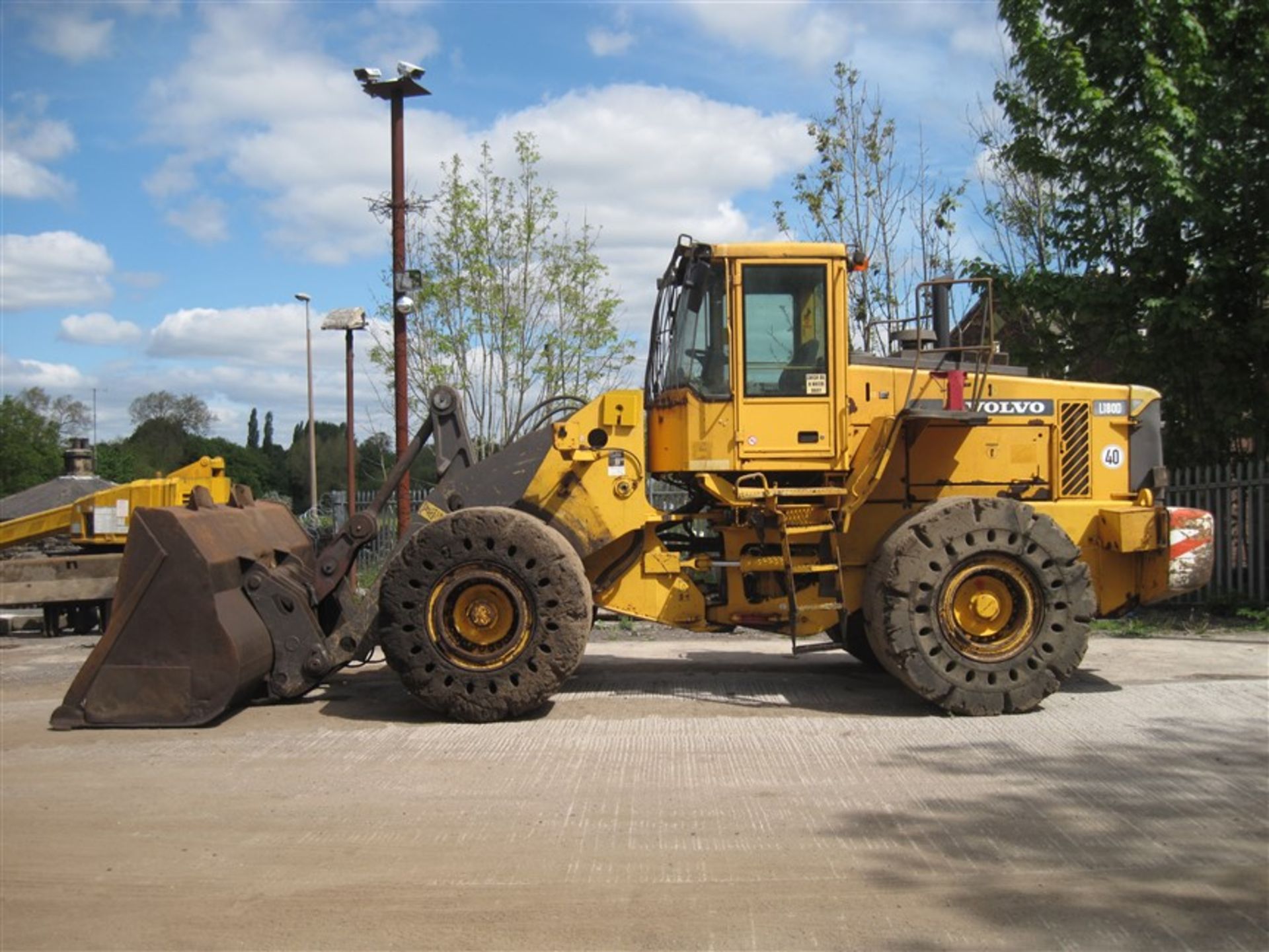 Volvo L180D Loading Shovel 2000 - Image 2 of 8