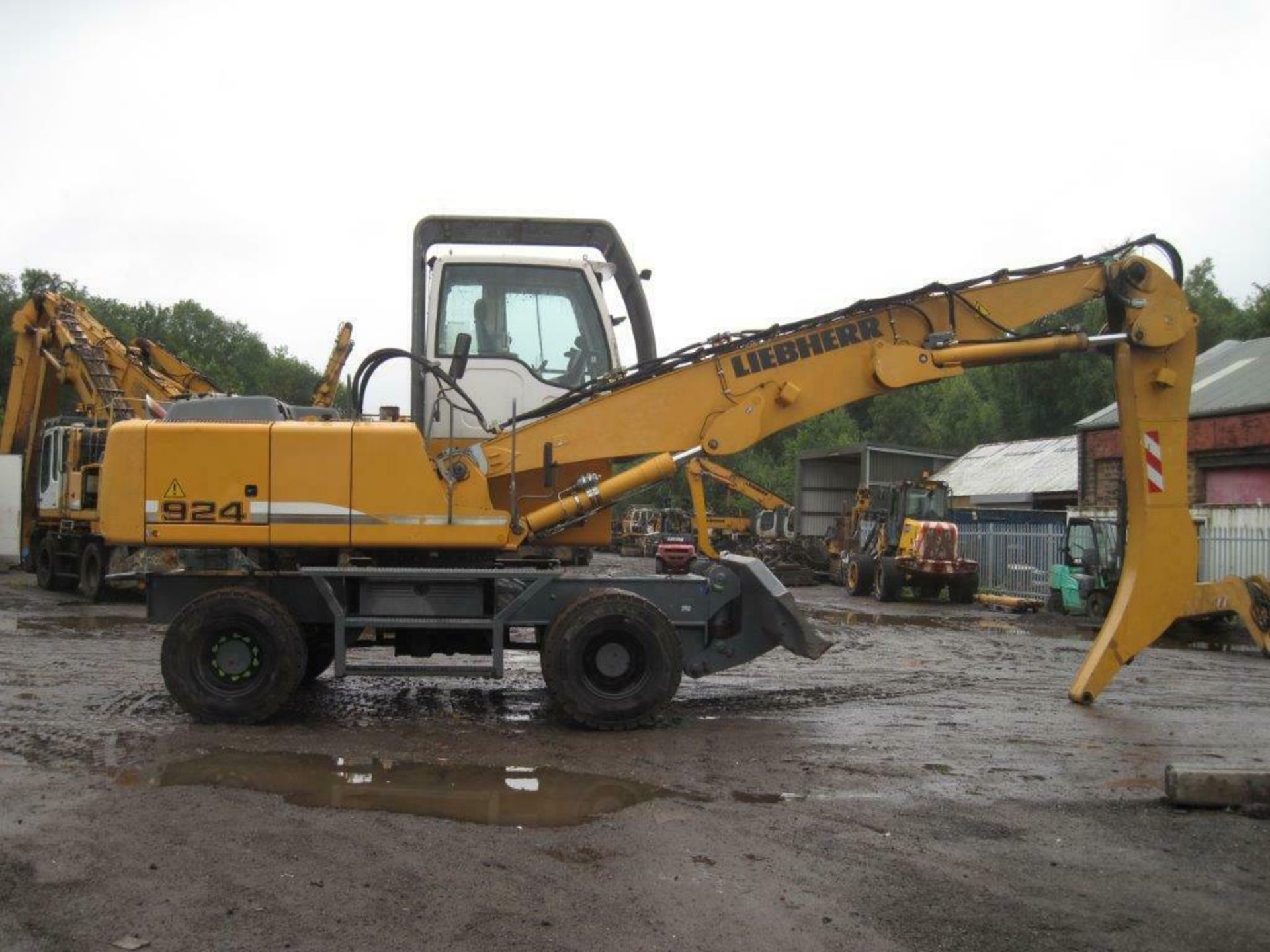 Liebherr 924C Scrap / Waste Rehandler 2011 - Image 6 of 7