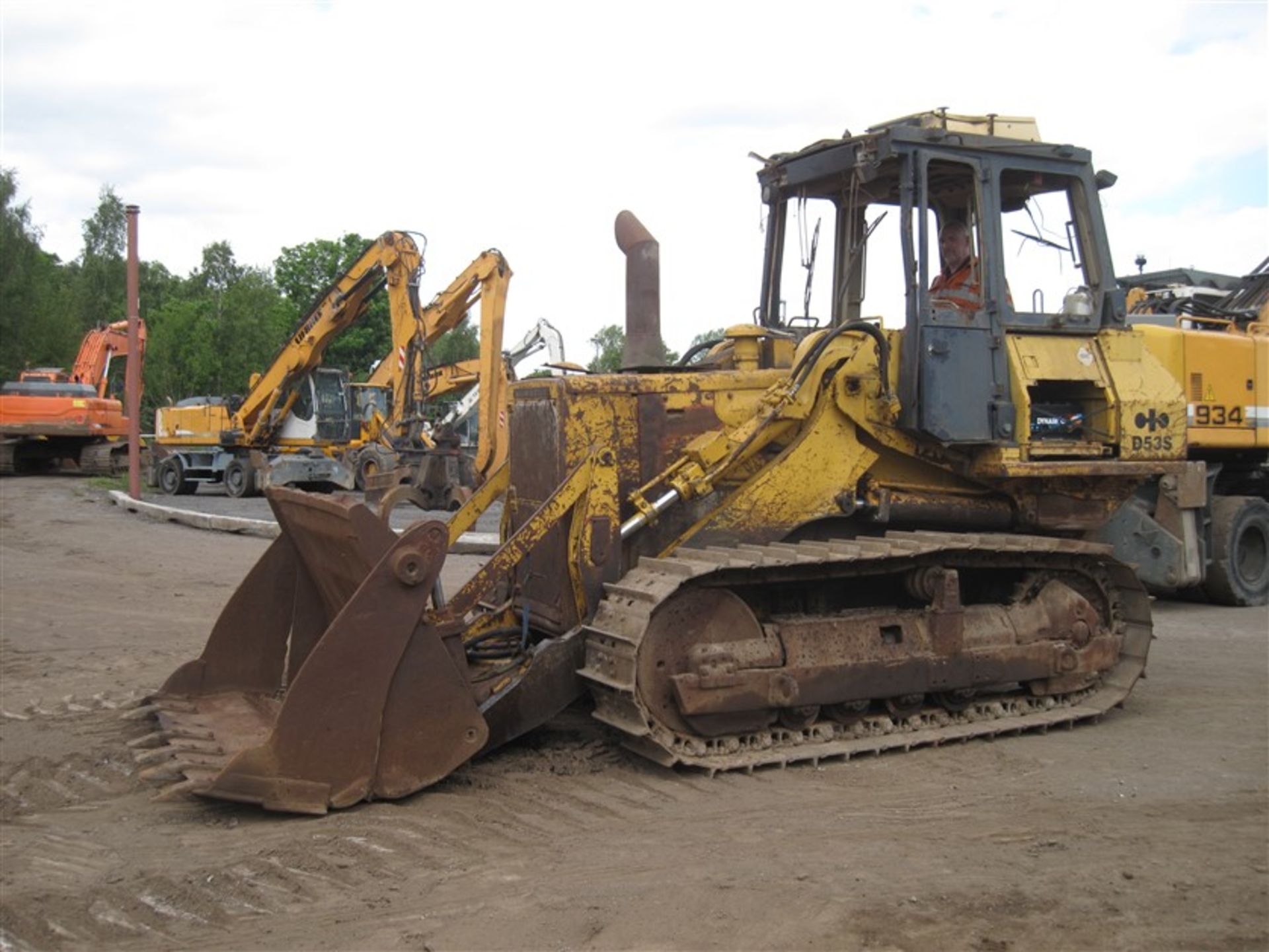 Komatsu D53S-17 1990 Tracked Loading Shovel - Image 2 of 7