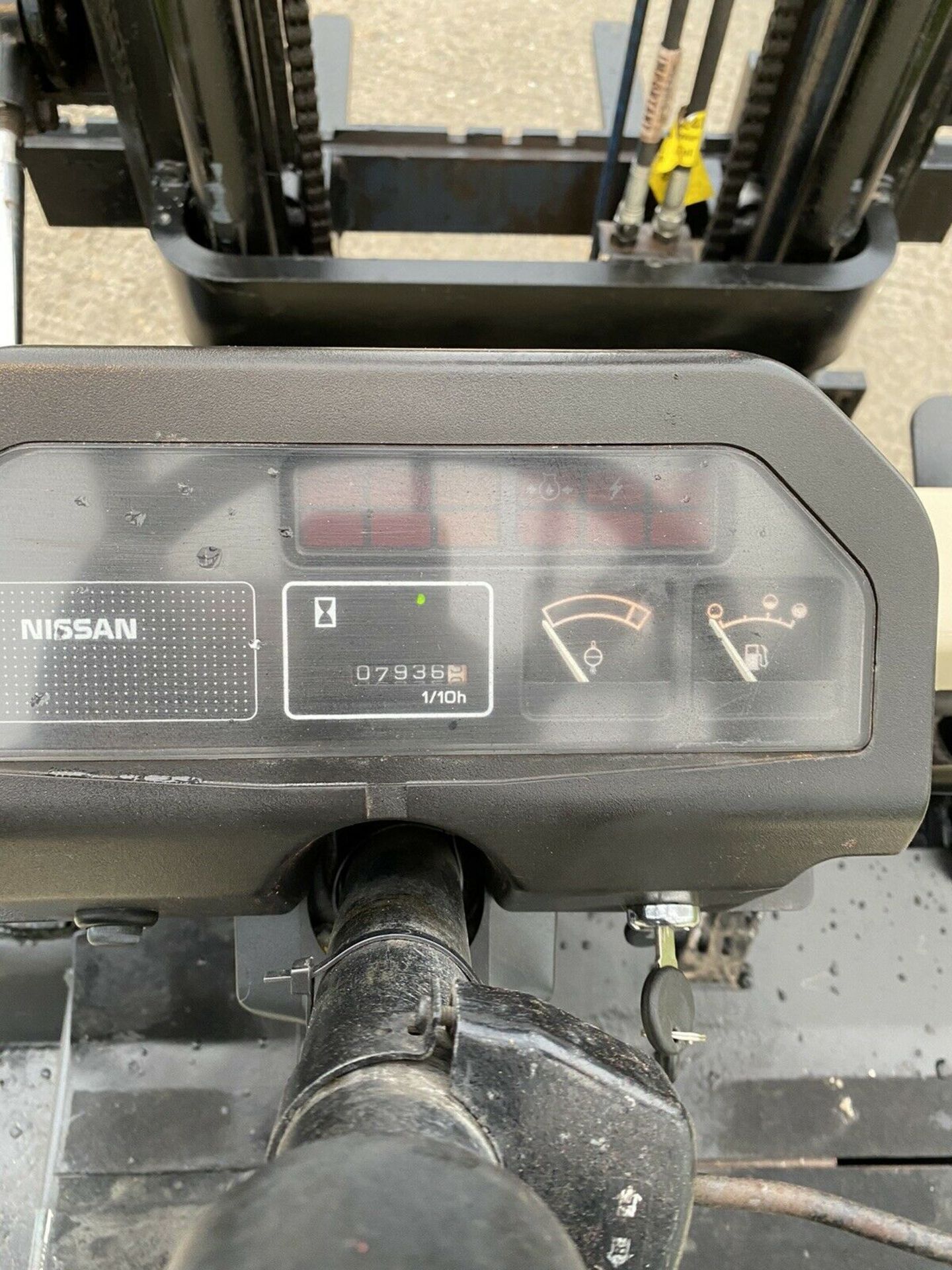 Nissan Gas Forklift - Image 6 of 6