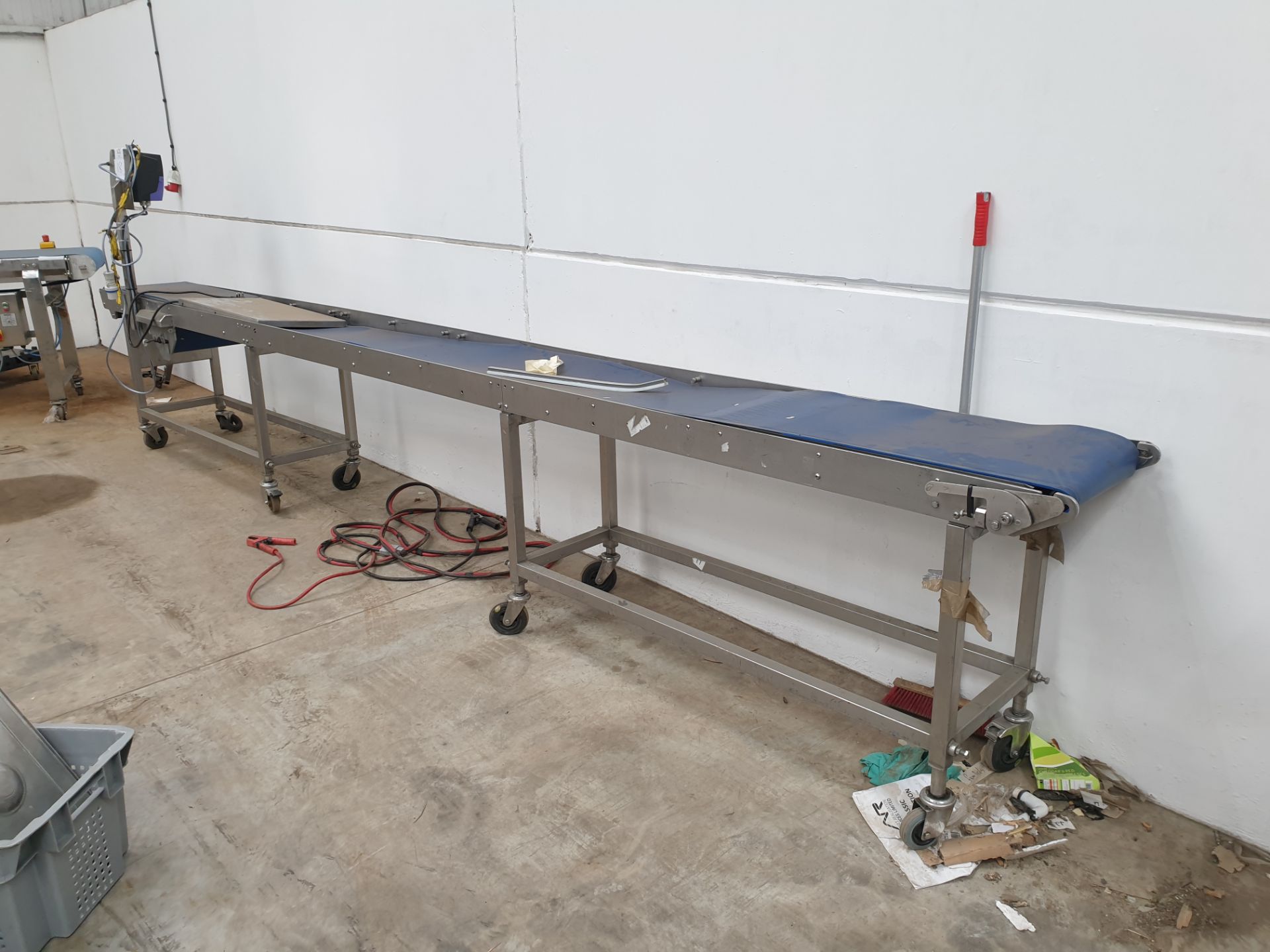 Continuous Belt Assembly Conveyor with Variable Speed Control - Image 2 of 4