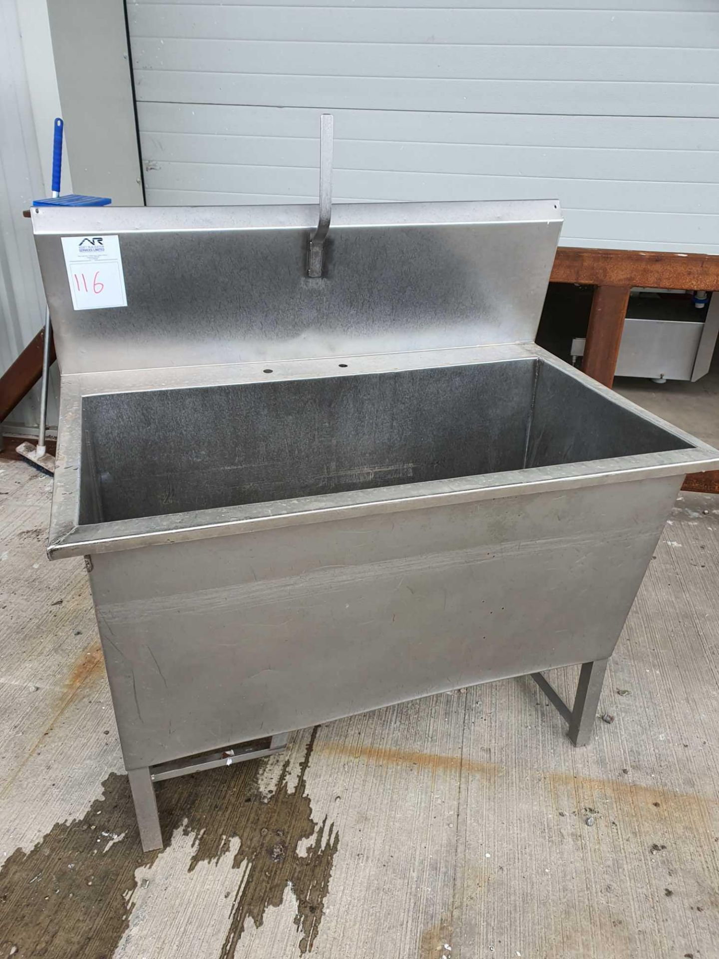 Stainless steel sink