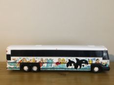 Corgi Modern Buses USA - MCI - 102 DL3 P.C.S.T. Seaworld - 98652