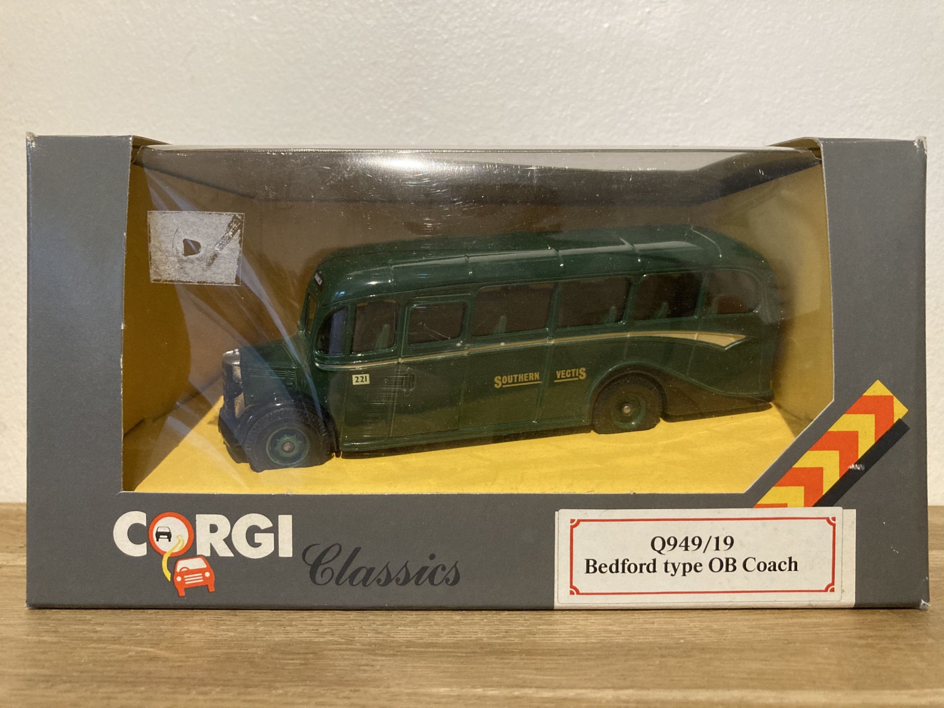 Corgi Classics Southern Vectis - Q949/19 Bedford Type OB Coach