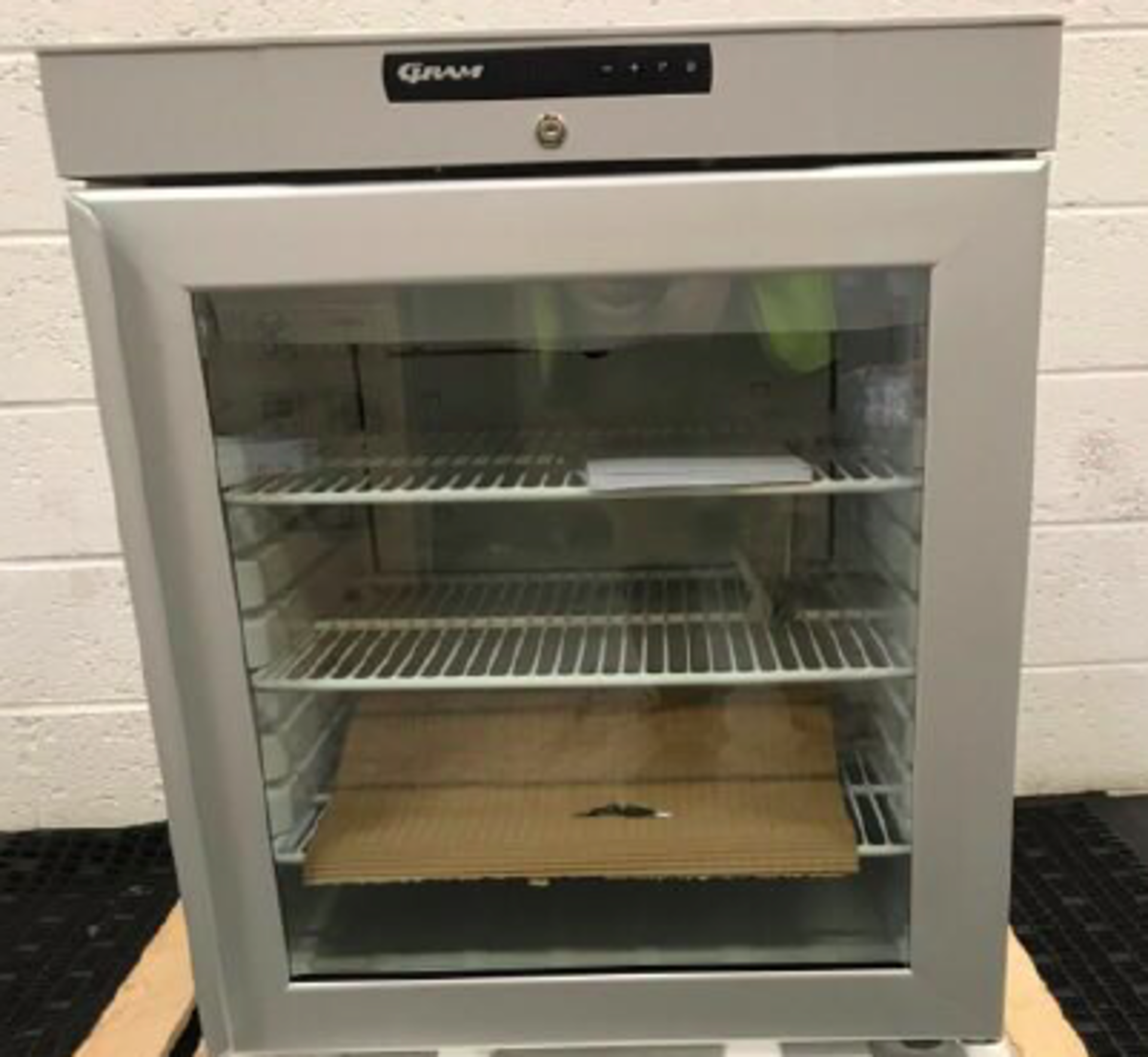 Undercounter Glass Door Refrigerator KG 210 RG 3W