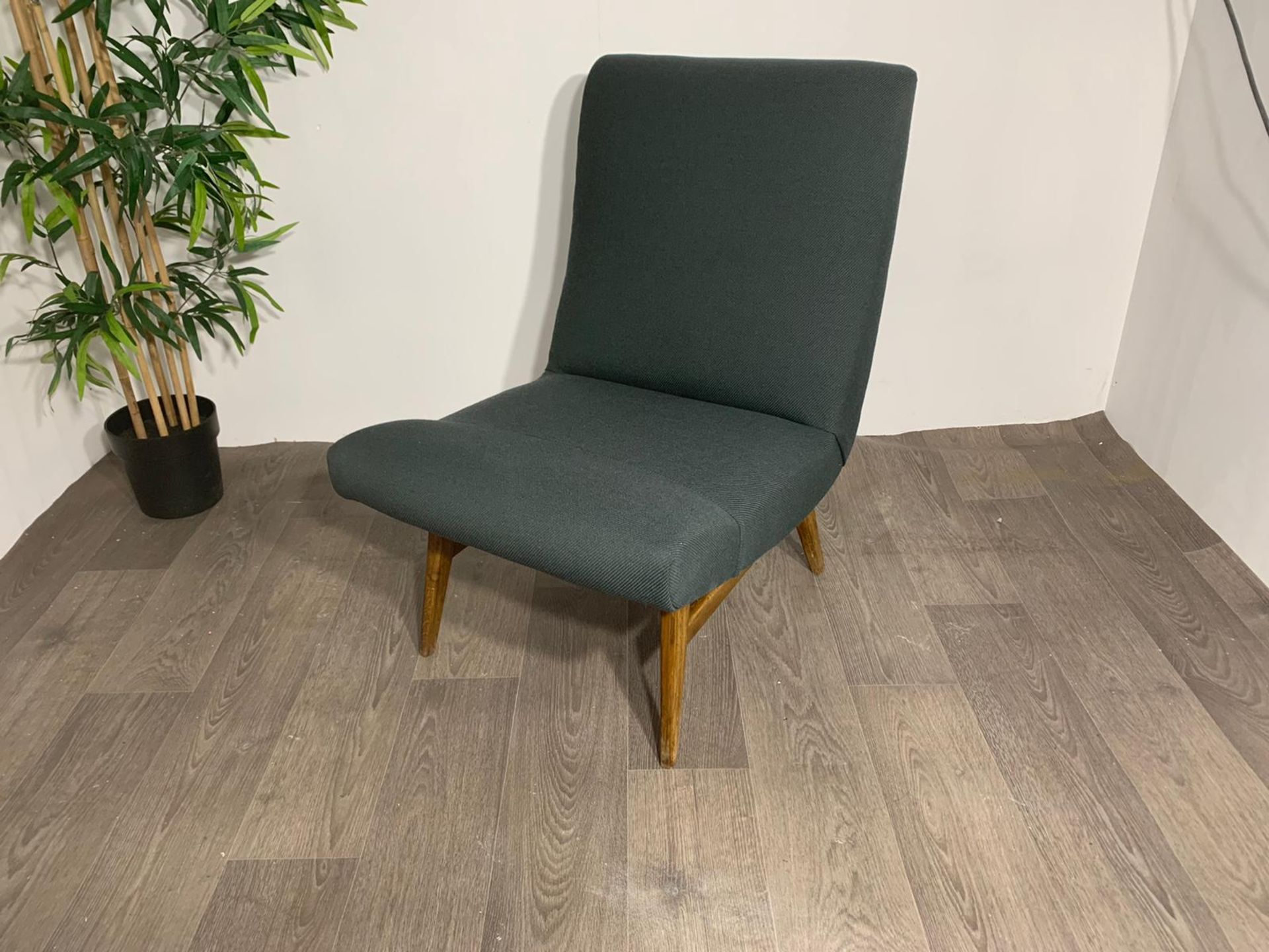 Green Commercial Grade Lounge Chair - Image 6 of 8