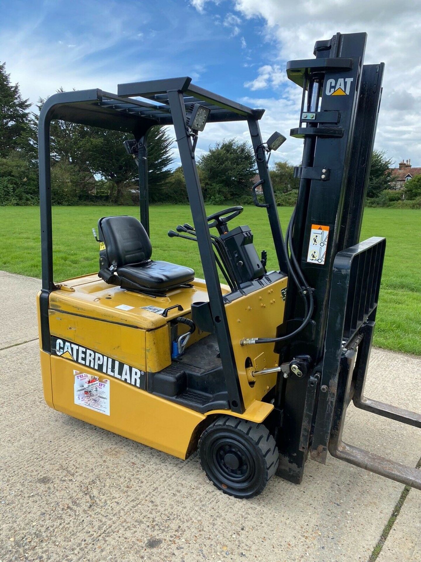 Cat Electric Forklift - Image 3 of 6