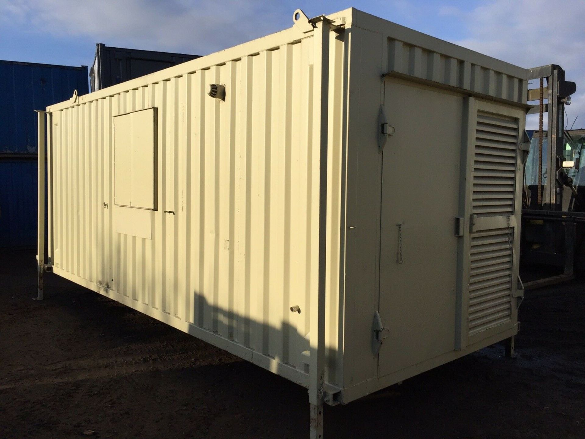 Anti Vandal Steel Welfare Unit Complete With Generator - Image 4 of 12