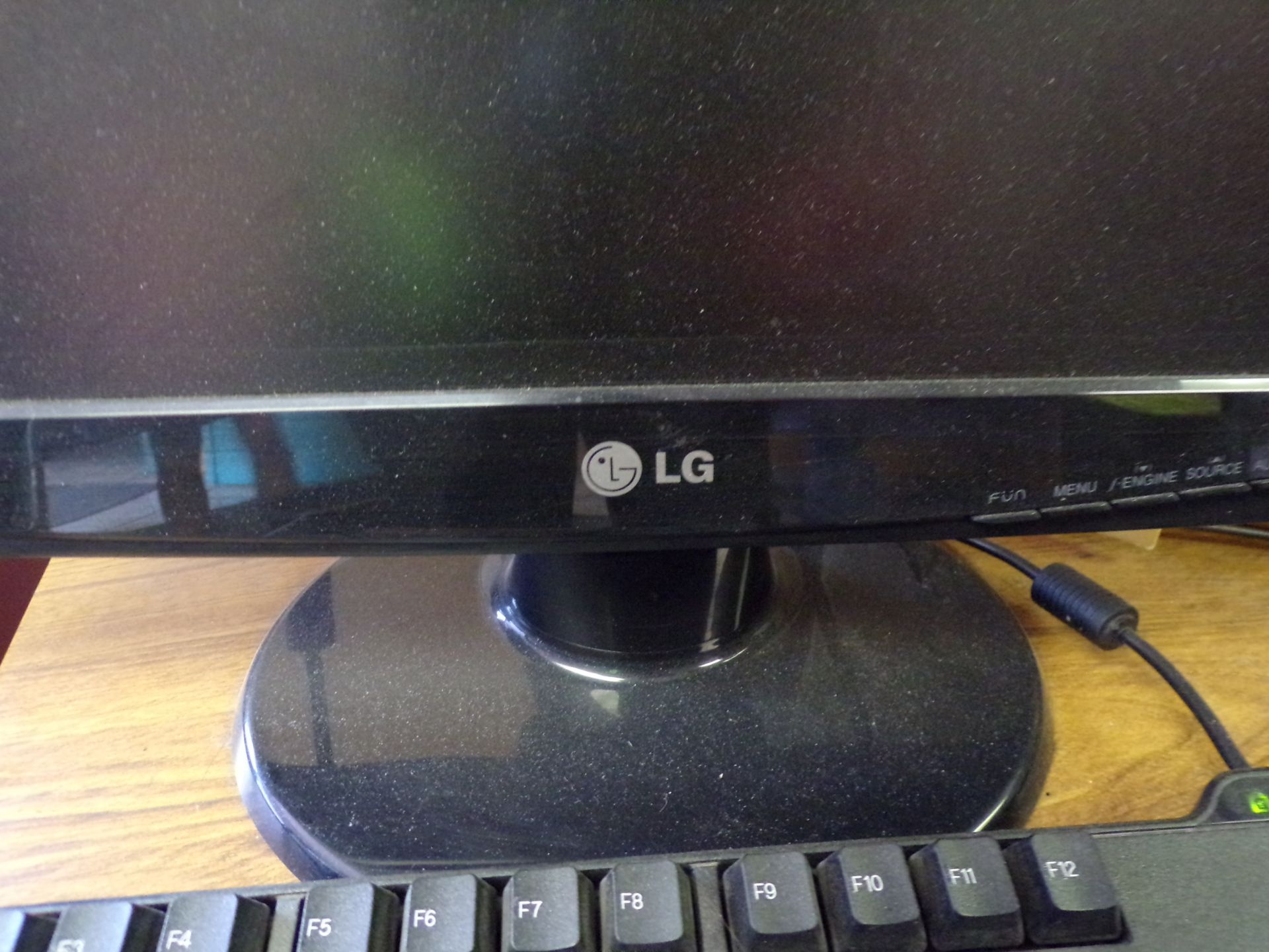 Dell PC Vostro220, LG monitor, File Cabinet - Image 2 of 5