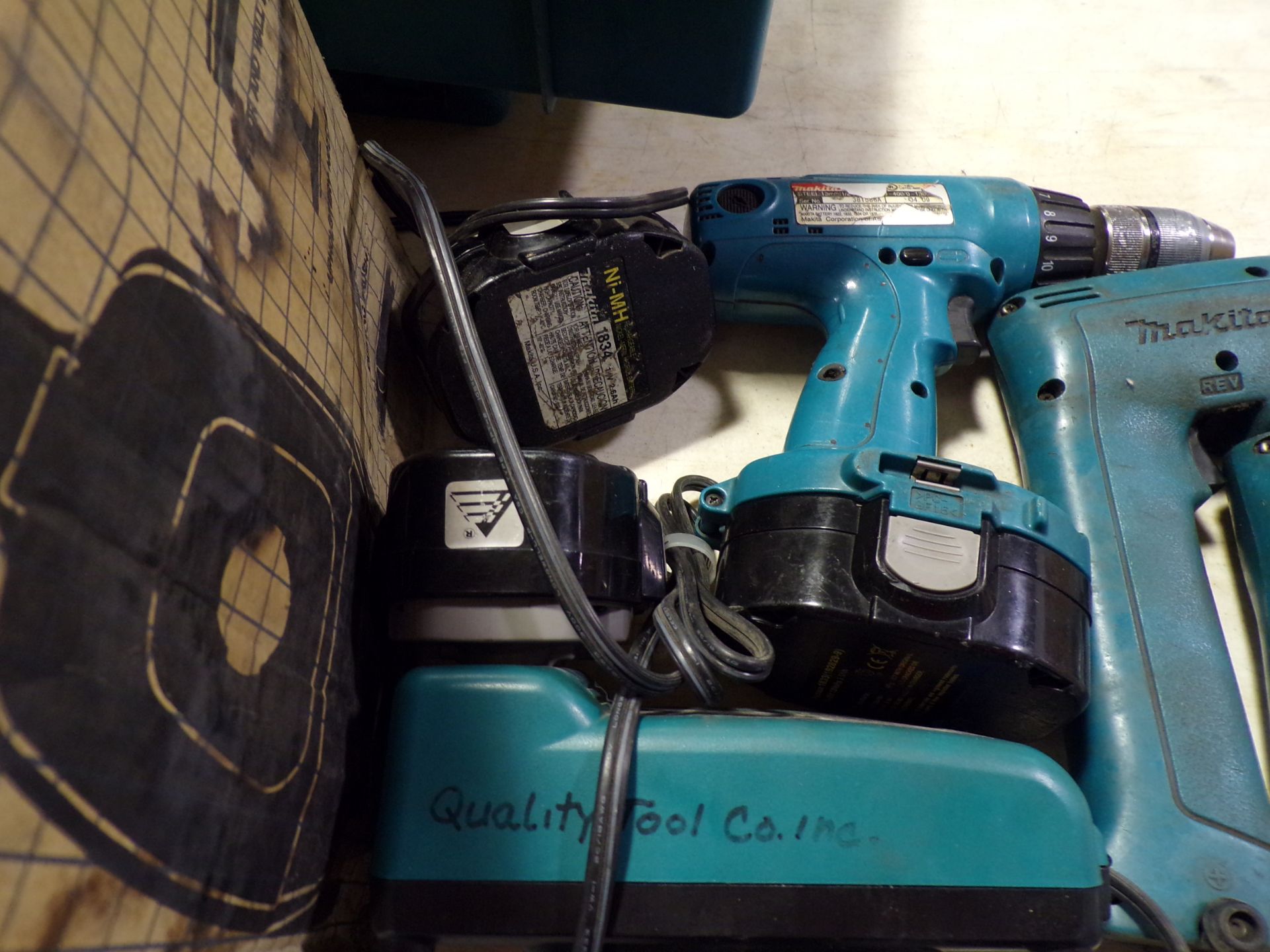 3 Makita drills & Eureka small vac - Image 2 of 6