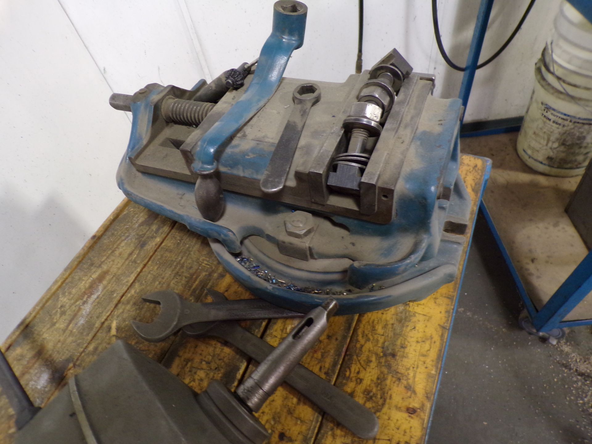 Cart w/milling vise & tapping heads - Image 3 of 5
