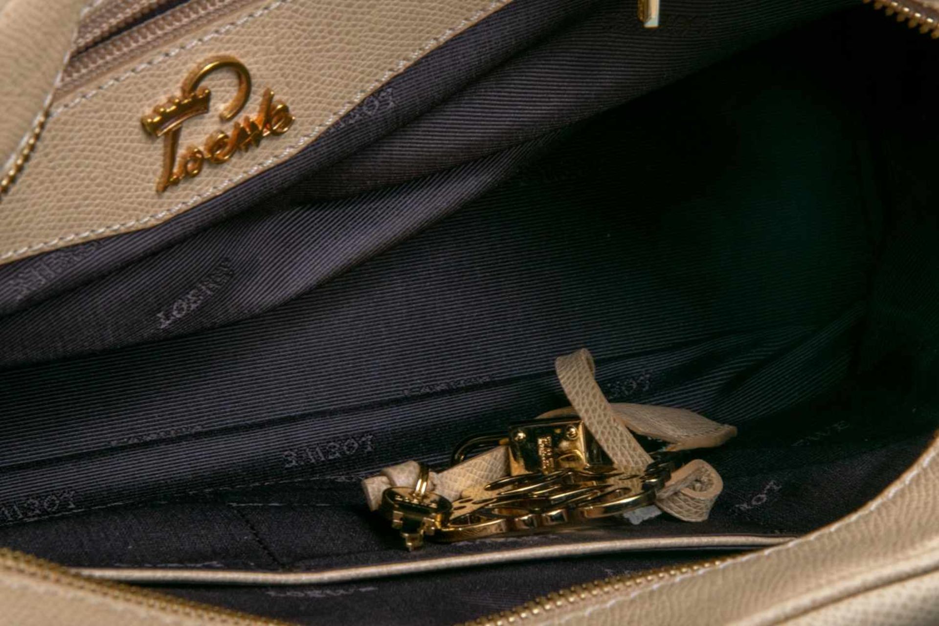 "Loewe" - modische, querformatige Handtasche des spanischen Labels. Formschöne Tasche mit 2 - Bild 15 aus 16
